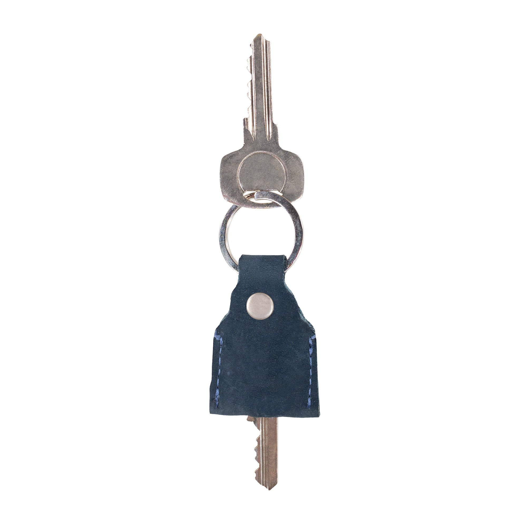 Close-up of olive green Hide & Drink Key Holder highlighting the fine stitching. This Key Holder offers practicality as a Keychain Organizer and emergency coin pouch, showcasing the charm of Full Grain Leather. Handmade in La Antigua Guatemala & Oaxaca Mexico by skilled artisans.