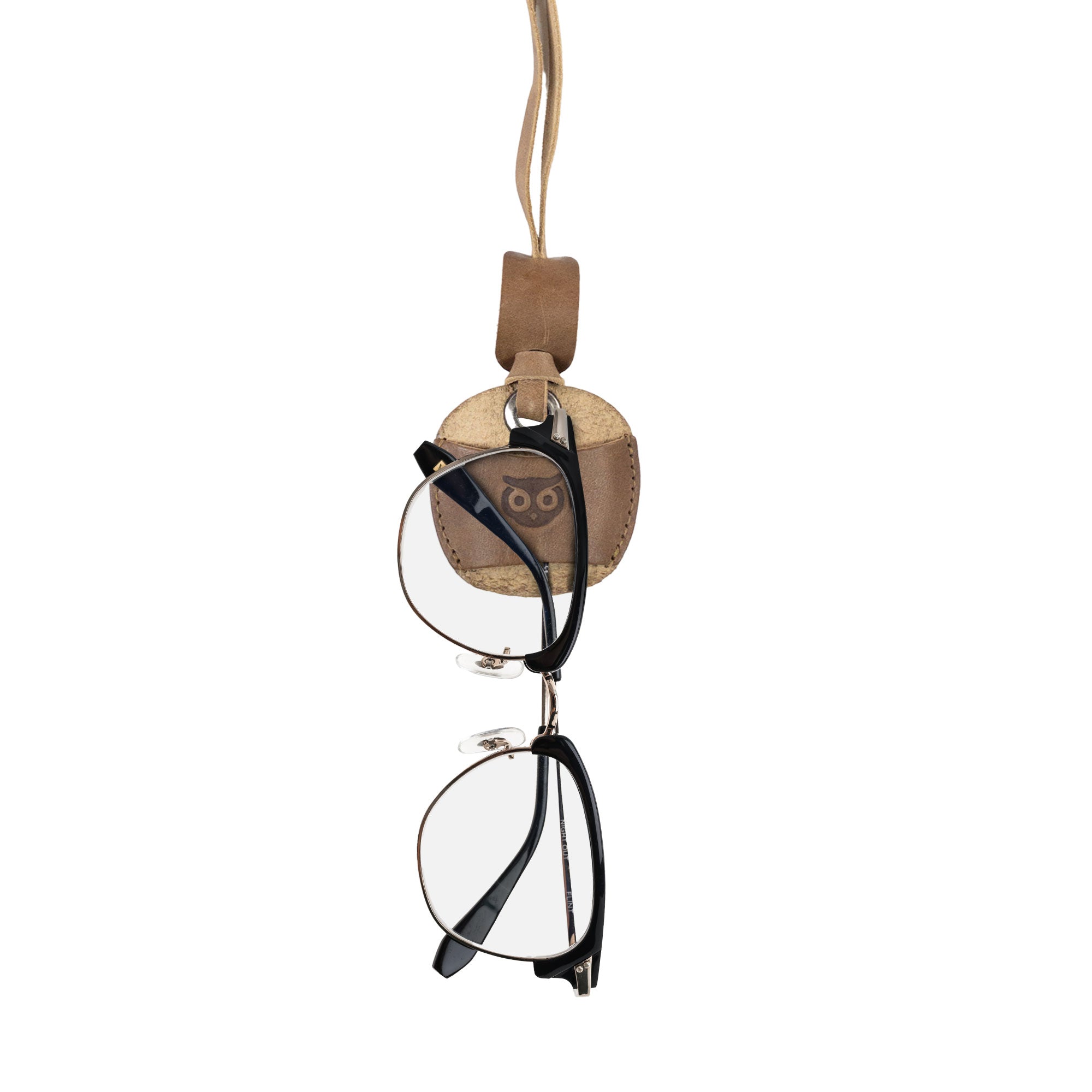 Hide & Drink Eyeglasses Holder featuring practical design, suitable for carrying eyeglasses. This Eyeglasses Holder is crafted from full grain leather, perfect for women and men alike. Handmade by artisans in La Antigua Guatemala & Oaxaca Mexico.