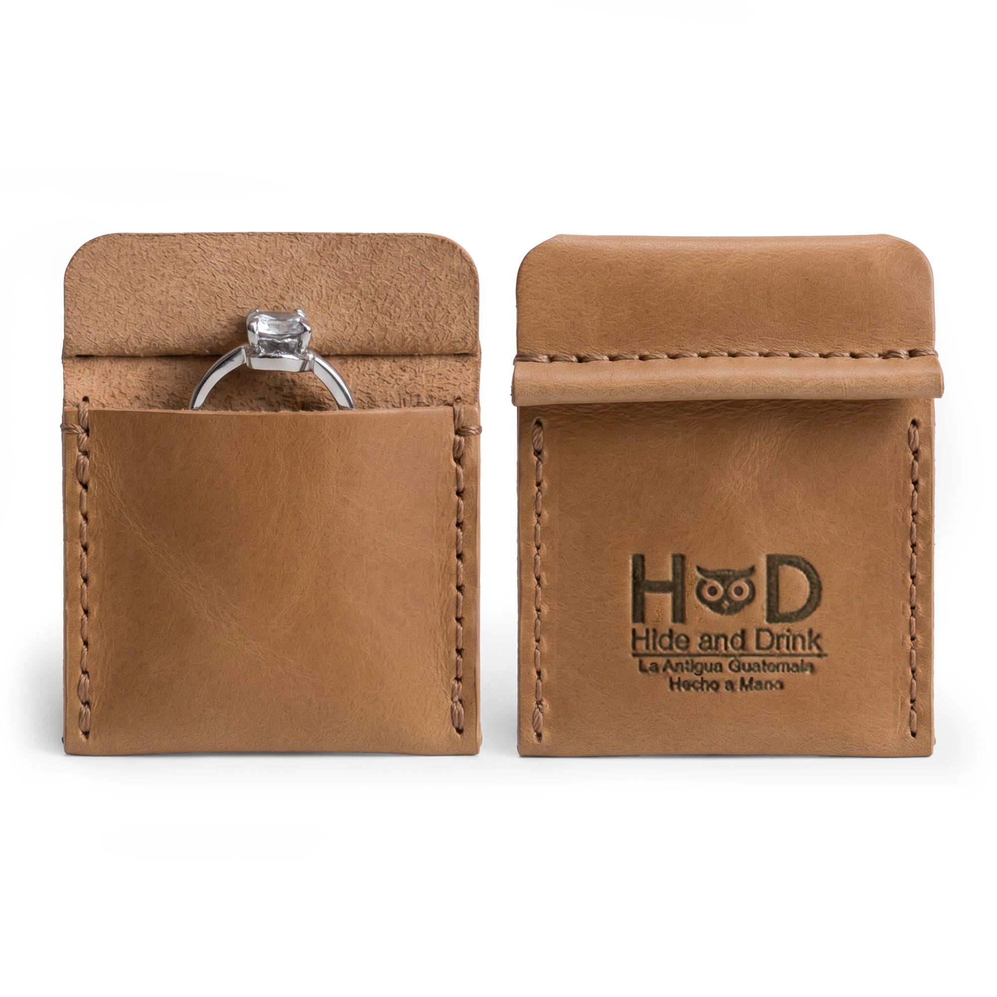 Hide & Drink Wedding Ring Case exhibiting its refined design in full grain leather. This versatile pouch organizer for jewelry is perfect for storing engagement rings and is handmade in La Antigua Guatemala & Oaxaca Mexico.