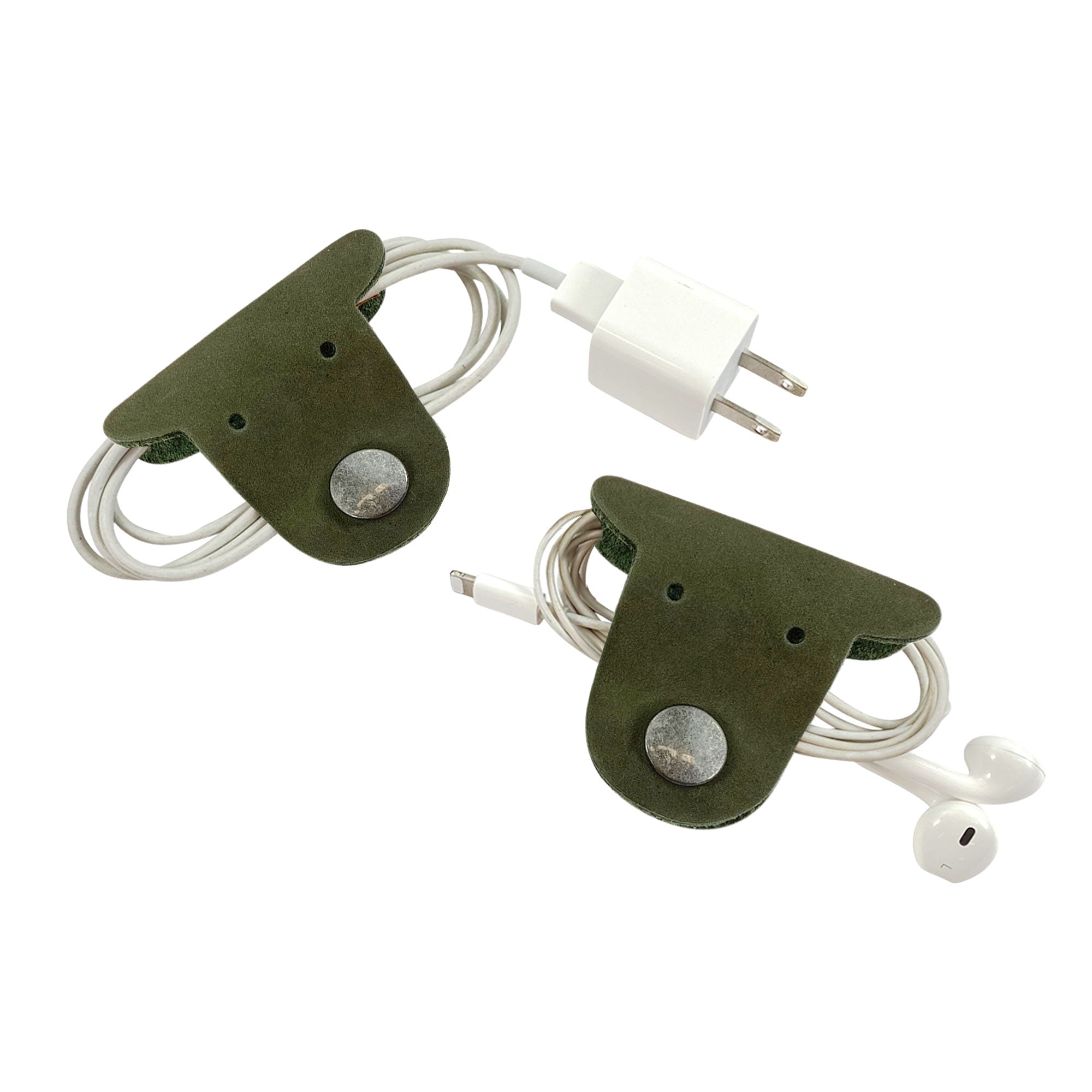 Organize your earbuds and cables with Taco Dog's Dog Cord Keepers in green, perfect for easy travel management. Made from full grain leather, these handmade accessories showcase artisanal quality. Enjoy the unique charm of each handcrafted piece from La Antigua Guatemala.
