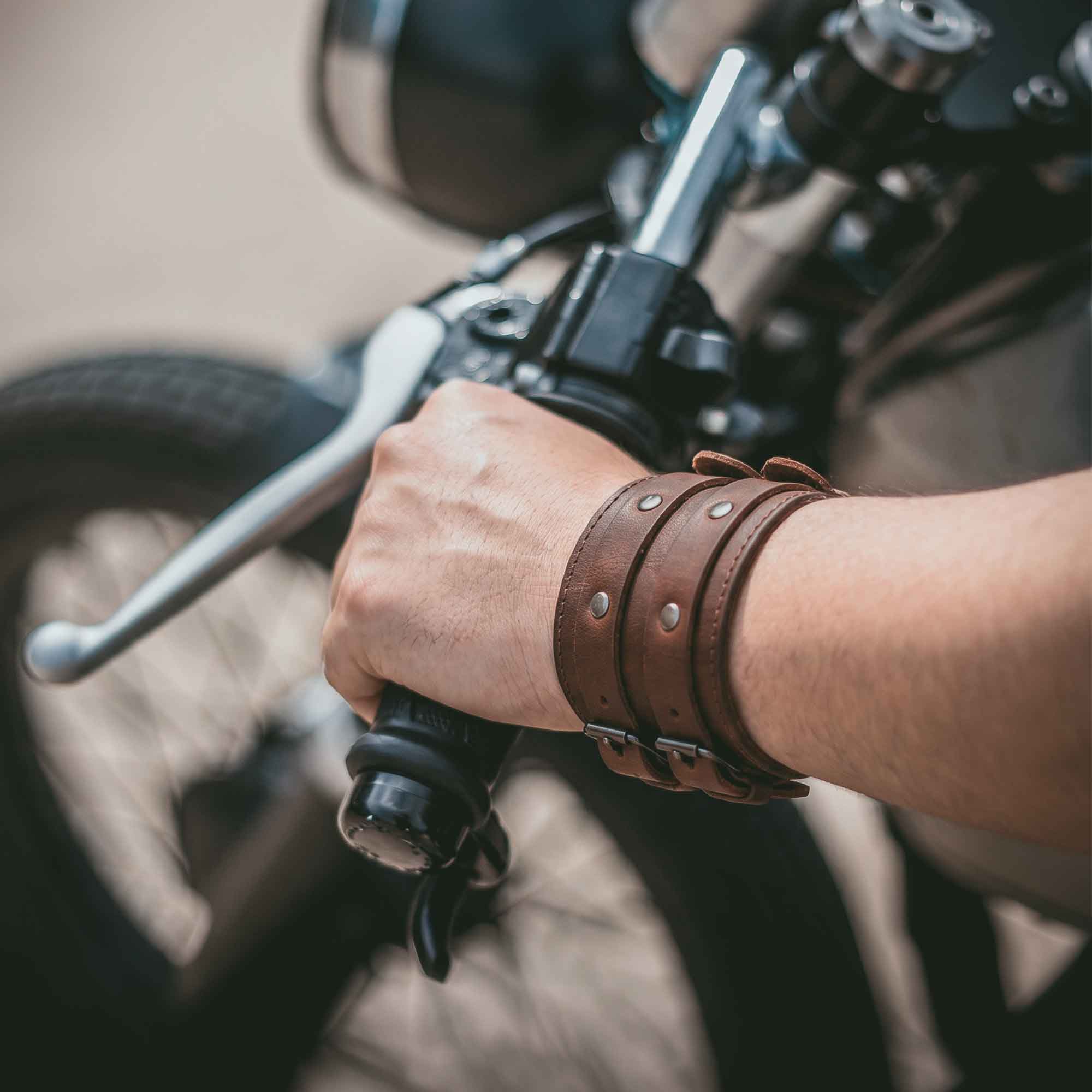 Wrist-Wallet-Cuff