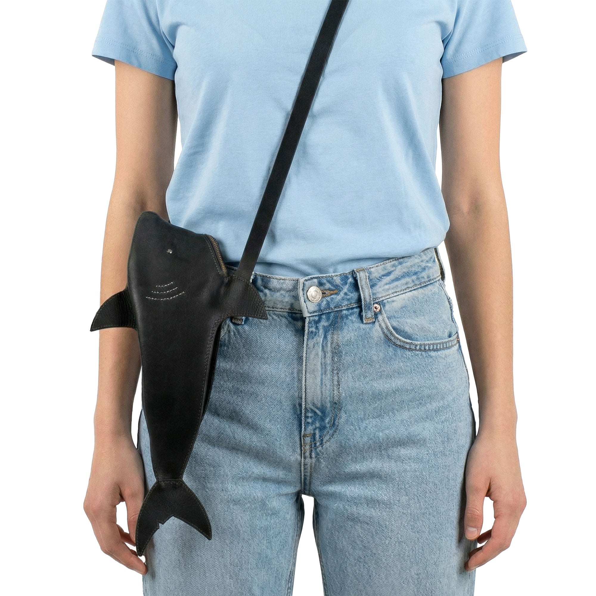 Model wearing the Shark-Shaped Shoulder Bag by Tudi Frudi, demonstrating its versatile design and adjustable strap. This Full Grain Leather bag can be styled as a Crossbody Bag or Messenger Bag, highlighting its artisan craftsmanship from La Antigua Guatemala.