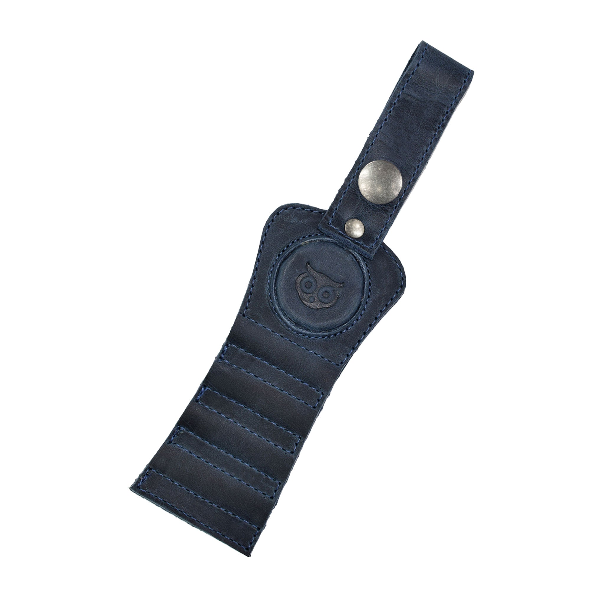 Close-up view of the navy Hide & Drink Golf Tee Holder highlighting its elegant craftsmanship. Designed for practicality, this holder allows golfers to carry tees conveniently, made with artisan quality in La Antigua Guatemala.