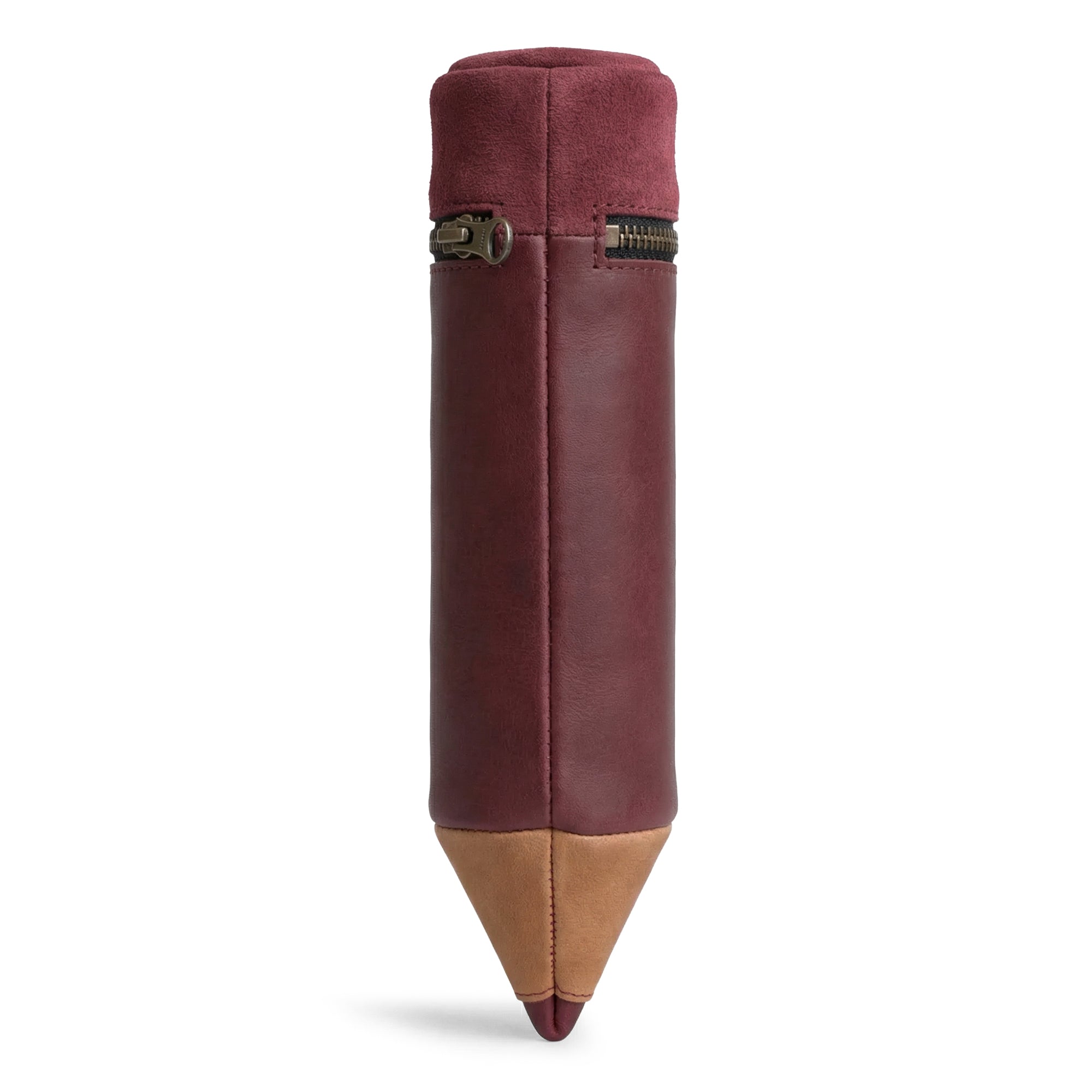 A side view of the Pencil-Shaped Case by Hide & Play, showcasing its elegant design in full grain leather. This zippered bag is ideal for pen storage, made using artisan techniques in small batch production, ensuring quality with hand cut and hand sewn details. Handmade in La Antigua Guatemala.
