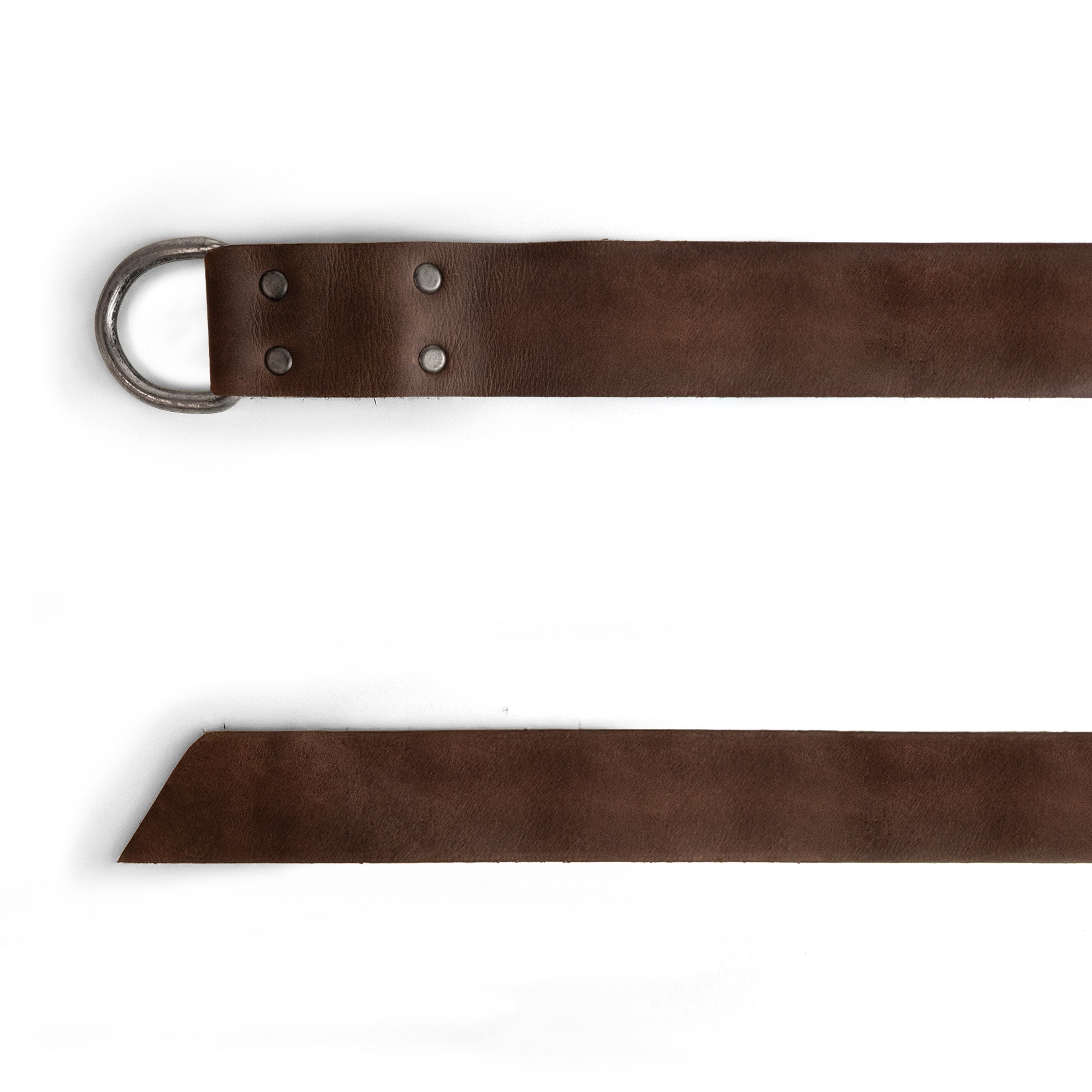 Close-up of the Full Grain Leather Medieval Knight Belt by Hide & Play, highlighting the sturdy structure of this Medieval Knight Belt. Ideal for men seeking a Renaissance Viking Belt for Costume or Cosplay, each piece is handmade in La Antigua, Guatemala, showcasing artisanal small batch production, hand cutting, and fire branding.