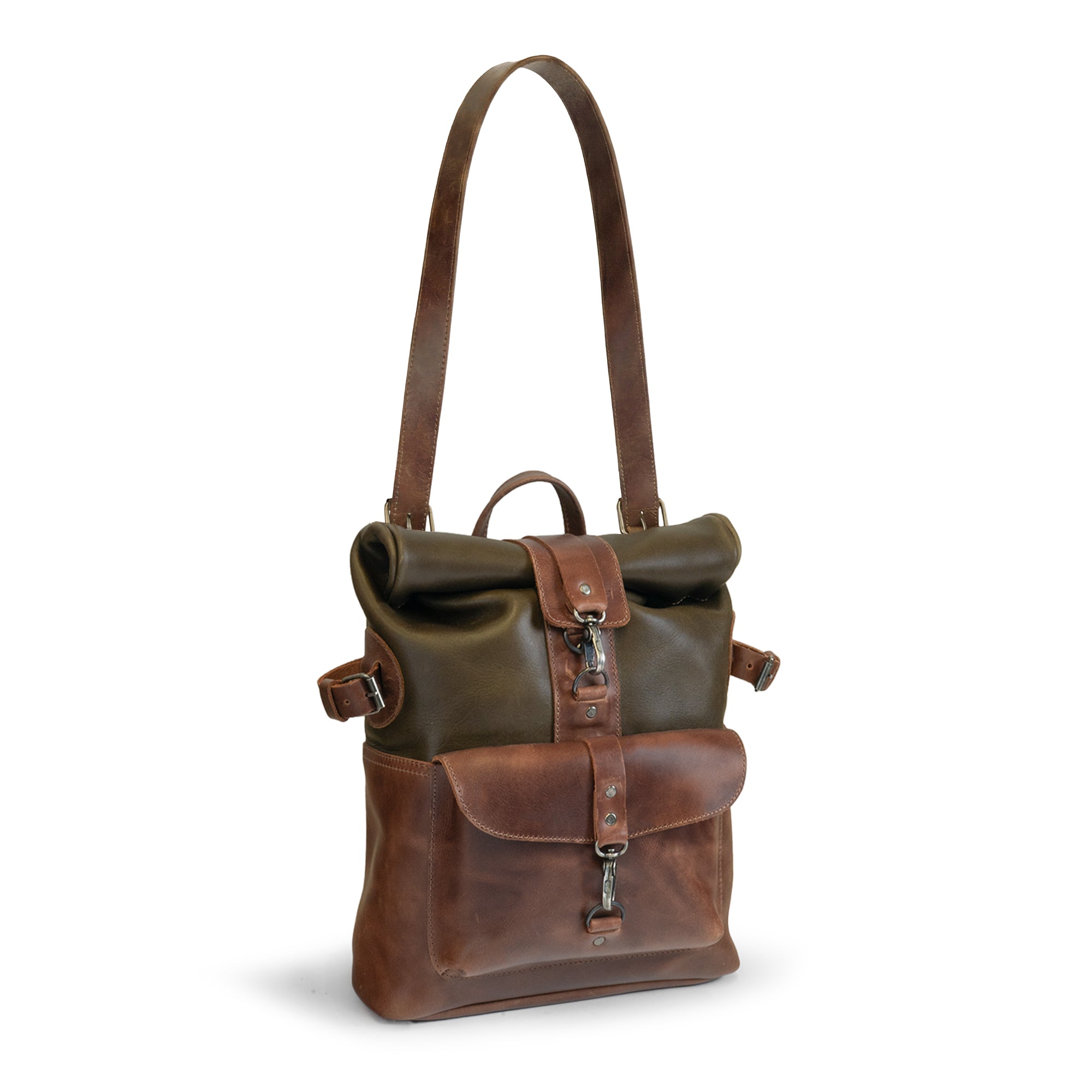 The Vintage Adventure Crossbody Bag by Littlefield Chicago featured with its stylish leather exterior and adjustable shoulder strap, combining functionality and artisan craftsmanship. This messenger bag, perfect for men’s outdoor adventures, is handmade using techniques from La Antigua Guatemala, making it a reliable travel sling bag.