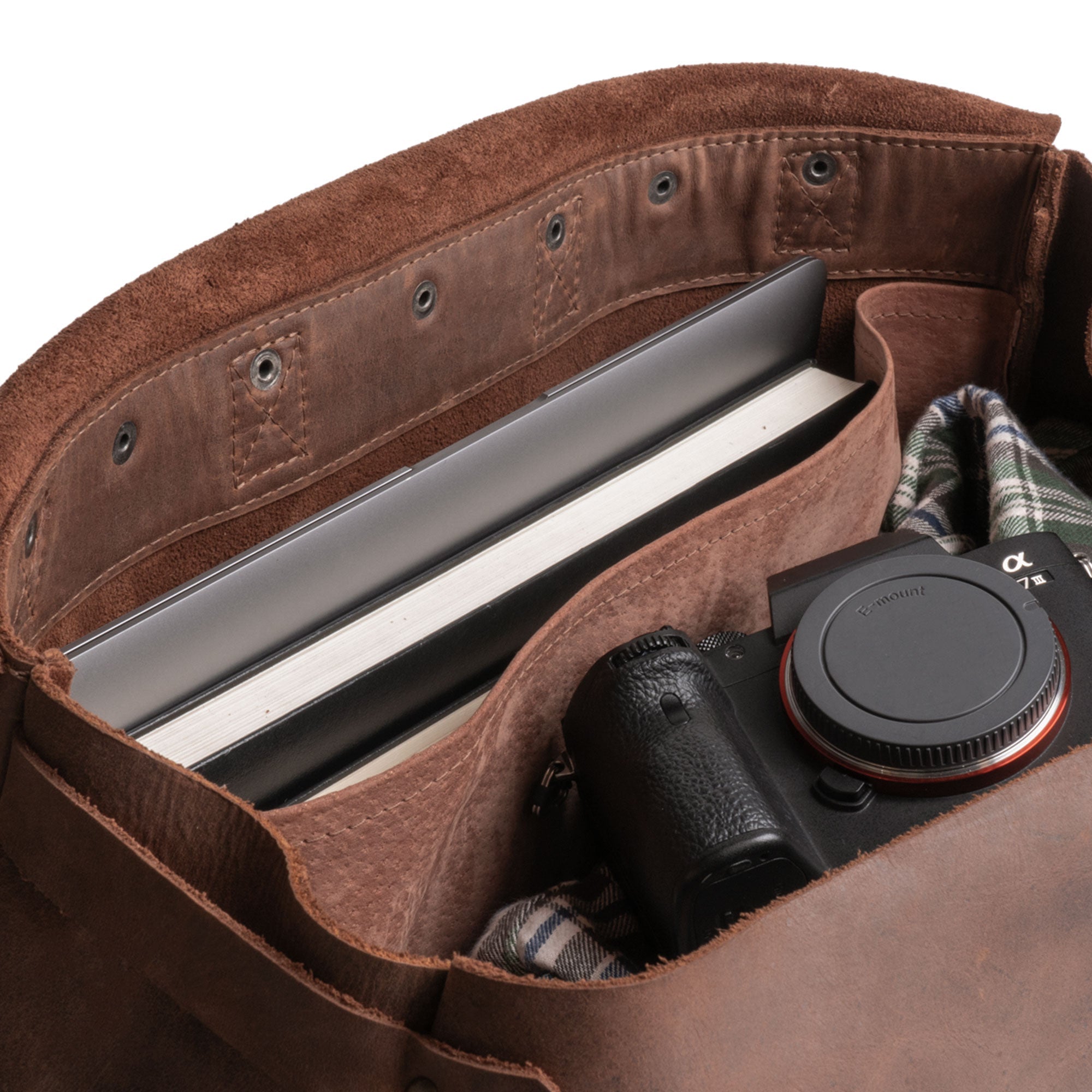 Close-up of the Vintage Mail Carrier Weekend Duffle by Littlefield & Co., highlighting the interior pockets designed for organization. This versatile Mail Carrier Satchel with Adjustable Shoulder Strap serves as a Messenger Bag or Large Briefcase, made from Full Grain Leather with StockyardX's Small Batch Production, hand-cut, hand-sewn by artisans in La Antigua Guatemala & Oaxaca Mexico.