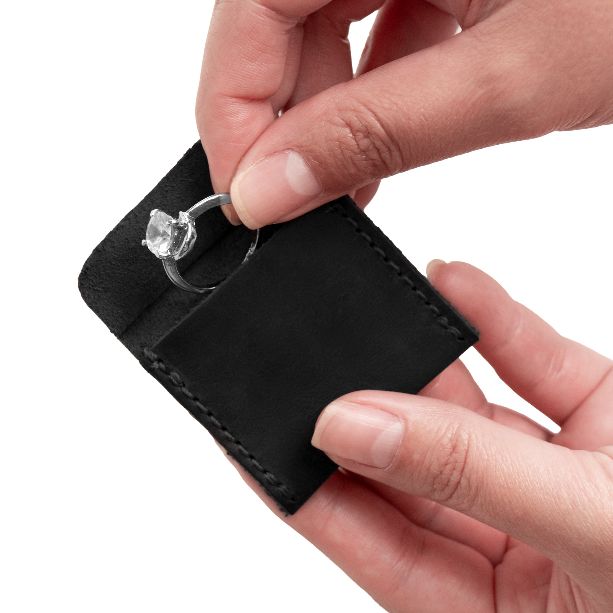 Hide & Drink Wedding Ring Case showcasing an engagement ring inside, crafted from high-quality full grain leather. Ideal for a proposal ceremony, this pouch organizer for jewelry reflects the artisanal work in La Antigua Guatemala & Oaxaca Mexico.