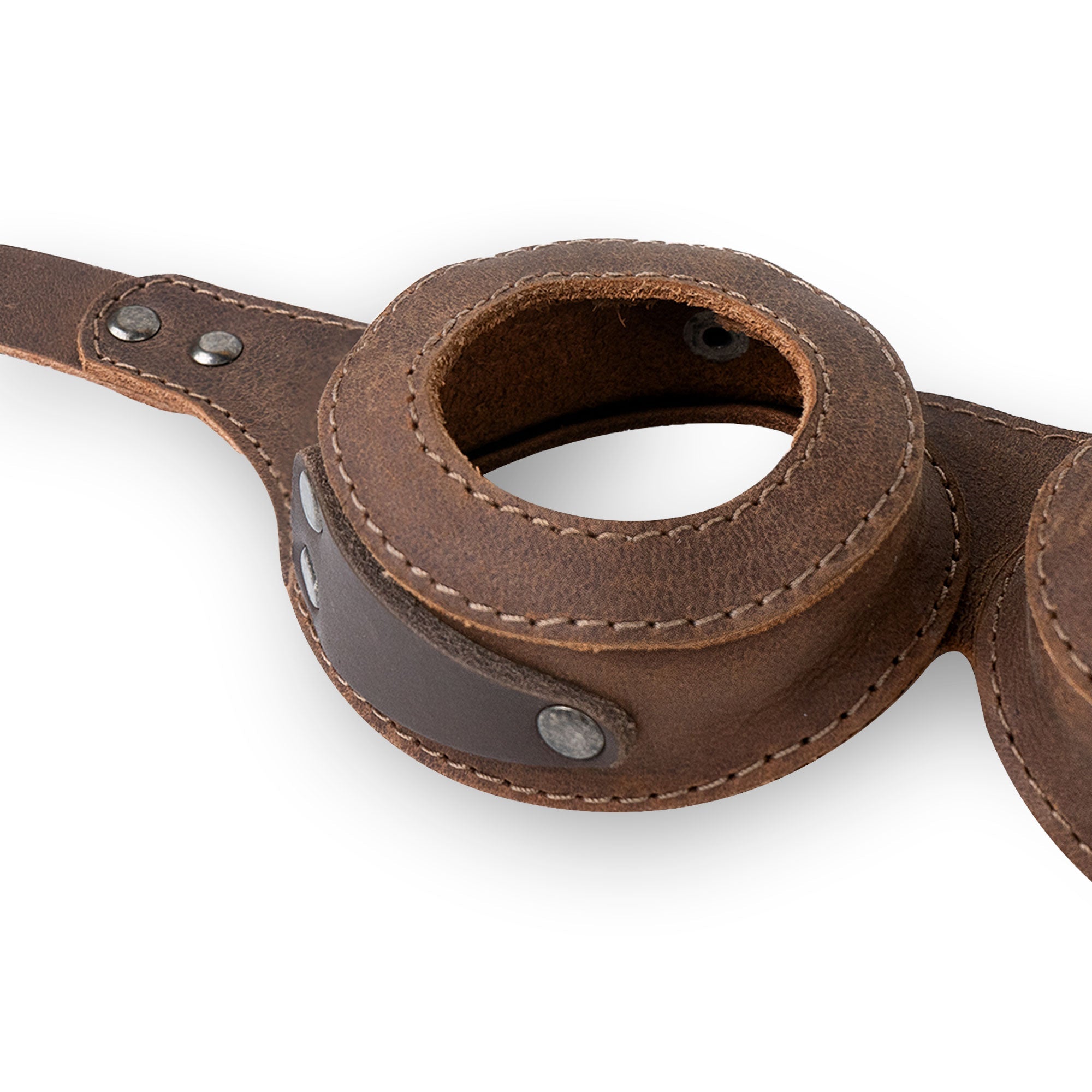 Close-up of the Steampunk Style Goggles by Hide & Play, featuring detailed craftsmanship in full grain leather, showcasing their handmade quality. This retro cosplay prop serves as a unique accessory for costumes, perfect for mad scientist roles, designed and made in La Antigua Guatemala & Oaxaca Mexico.