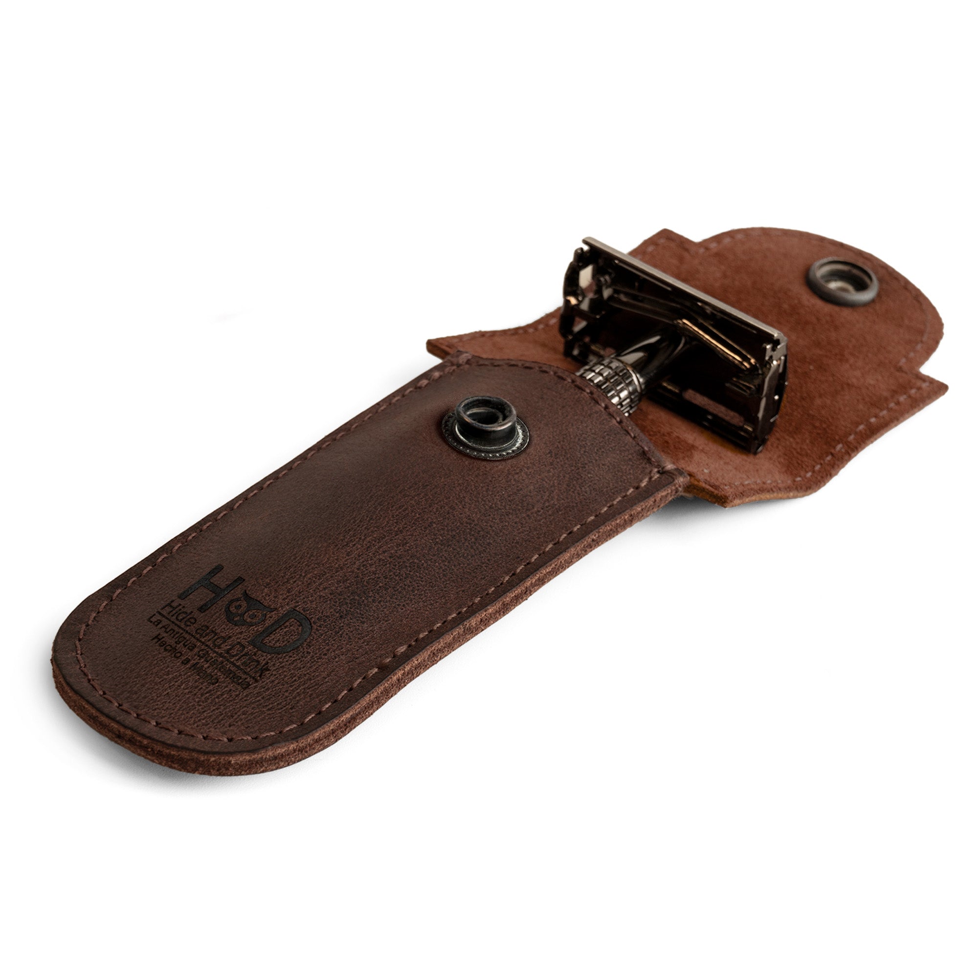 Hide & Drink Barber Razor Sheath showcasing a sleek design in Full Grain Leather. This Double Edge Protector Case serves as a Safety Cover, perfect for travel and commuter essentials. Artisan craftsmanship from La Antigua Guatemala makes it a unique portable carry bag.
