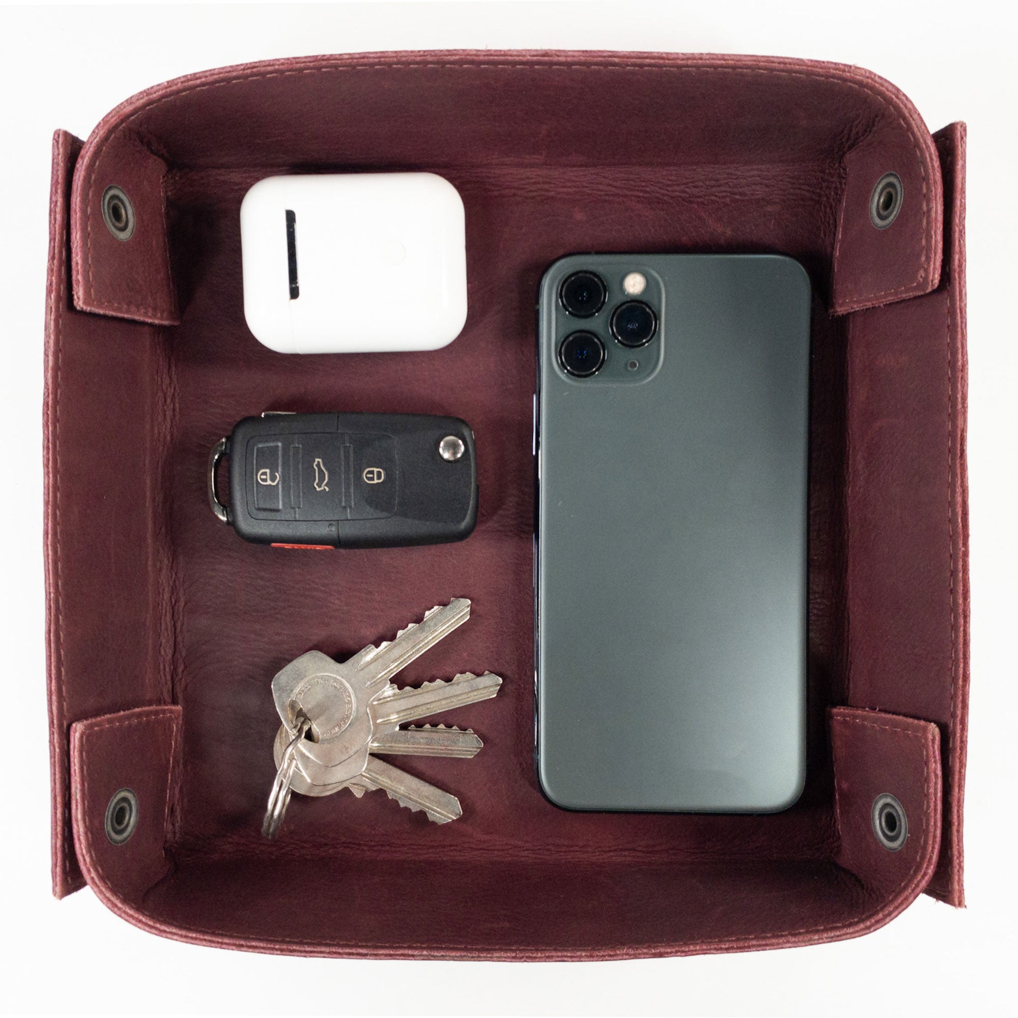 Hide & Drink Jumbo Tray featuring a rugged design made from durable full grain leather for easy organization of small items. This catchall tray highlights artisan craftsmanship from La Antigua Guatemala.
