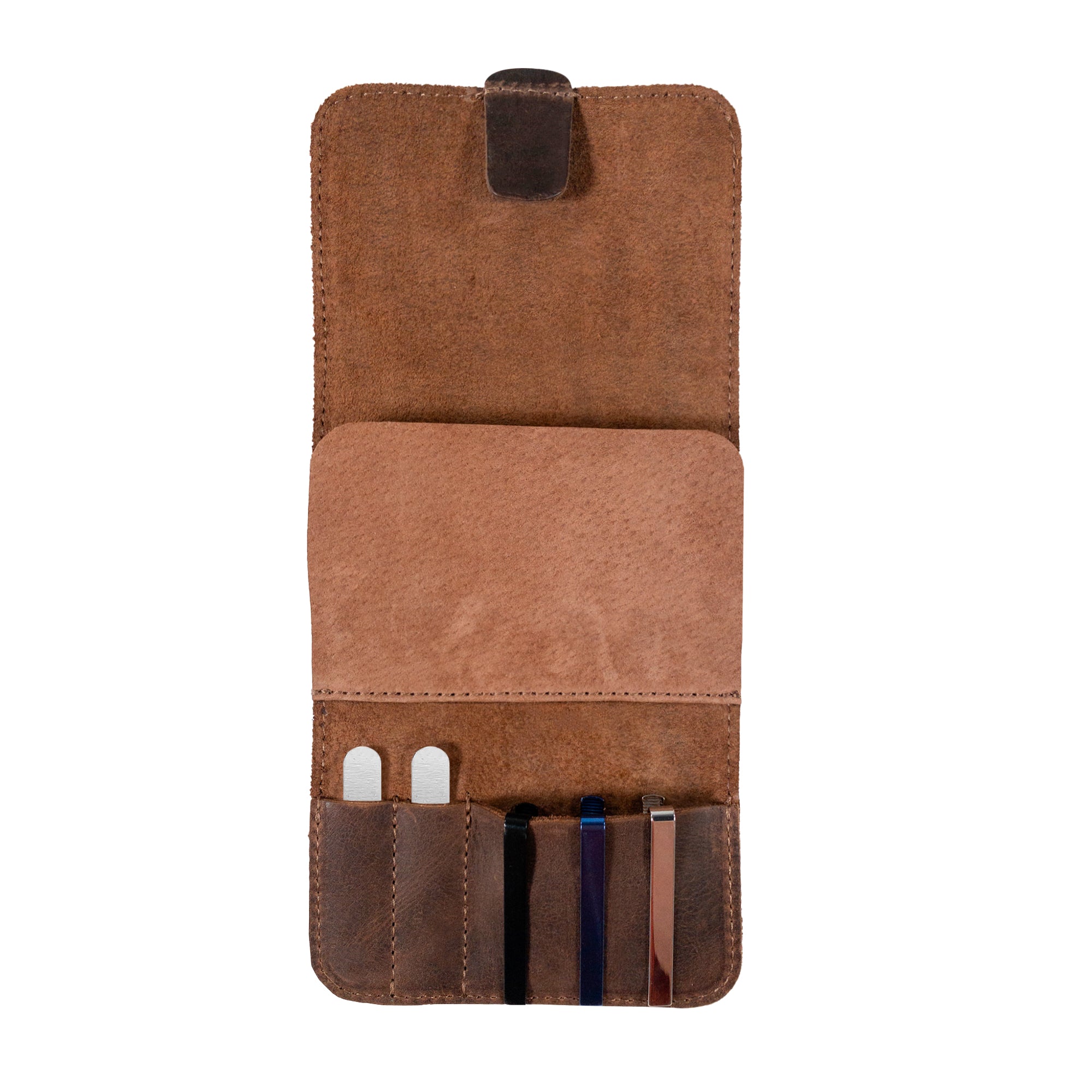 Open Rustic Case for Groomsmen Accessories by Hide & Groom, demonstrating its spacious interior for cufflinks and collar stays. Made from durable full grain leather, this rectangular travel bag is handcrafted in La Antigua Guatemala, ideal for groomsmen and bachelors.