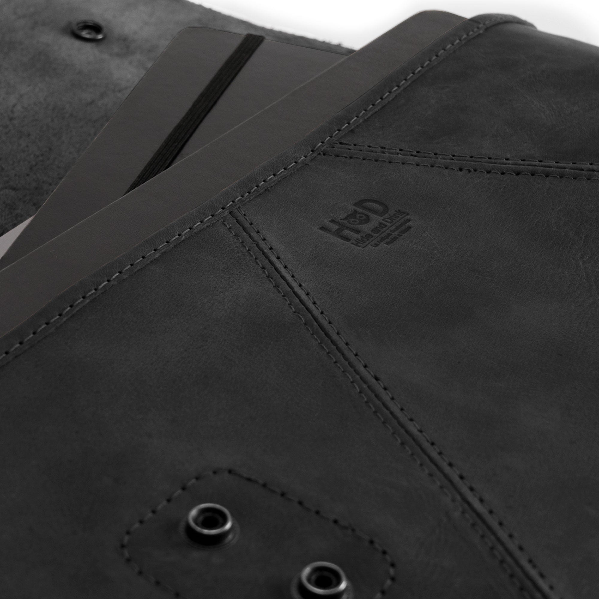 Close-up of the black Vintage Folder Holder XL by Hide & Drink, made from superior Full Grain Leather. This handmade leather folder is ideal for contracts and documents, representing artisan craftsmanship from La Antigua Guatemala and Oaxaca Mexico, designed with both style and practicality in mind.
