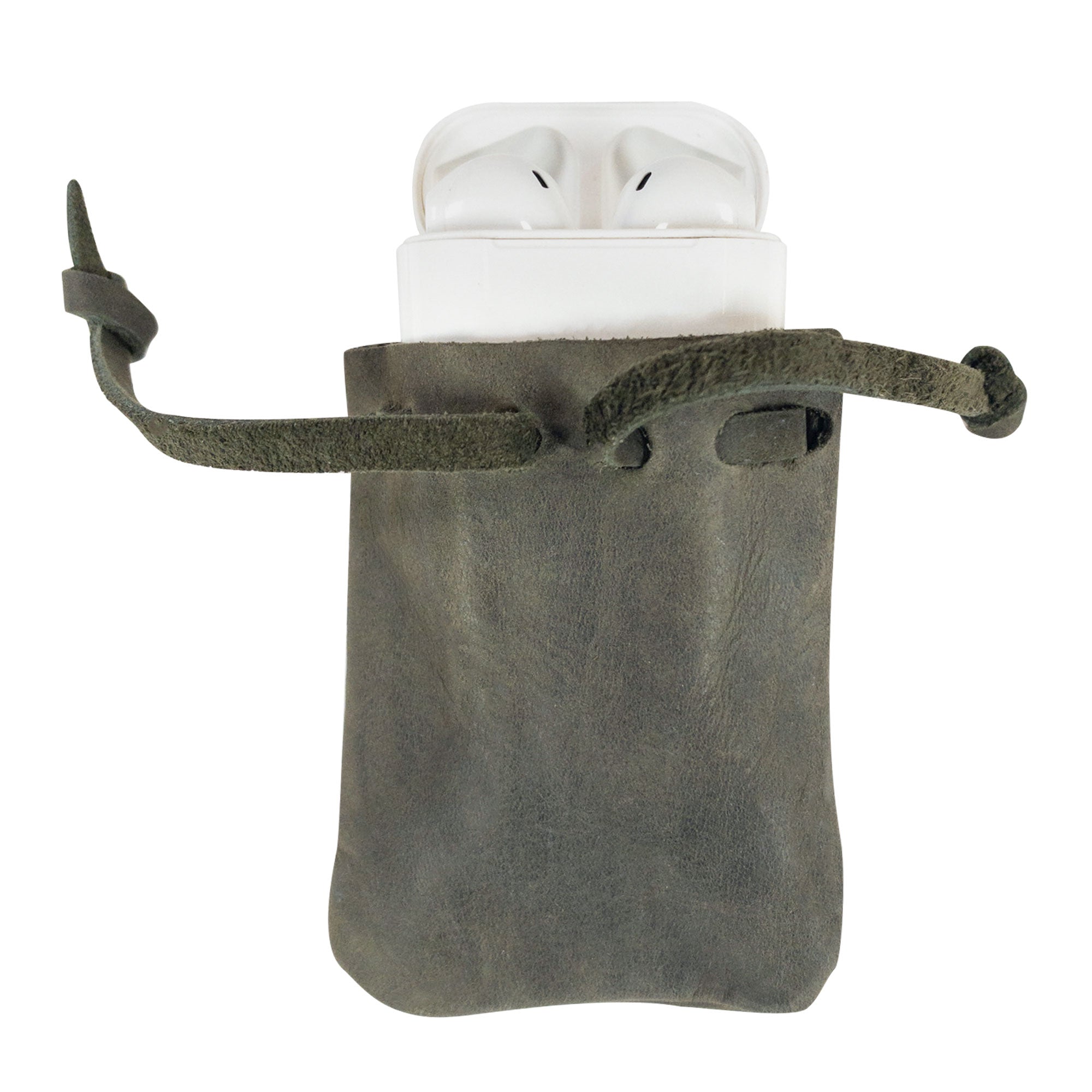 The Mini Medieval Pouch Keychain by Hide & Drink in a soft green leather, perfect for all your essentials. This tiny bag with keyring serves as a coin pouch while highlighting artisan skills from La Antigua Guatemala.