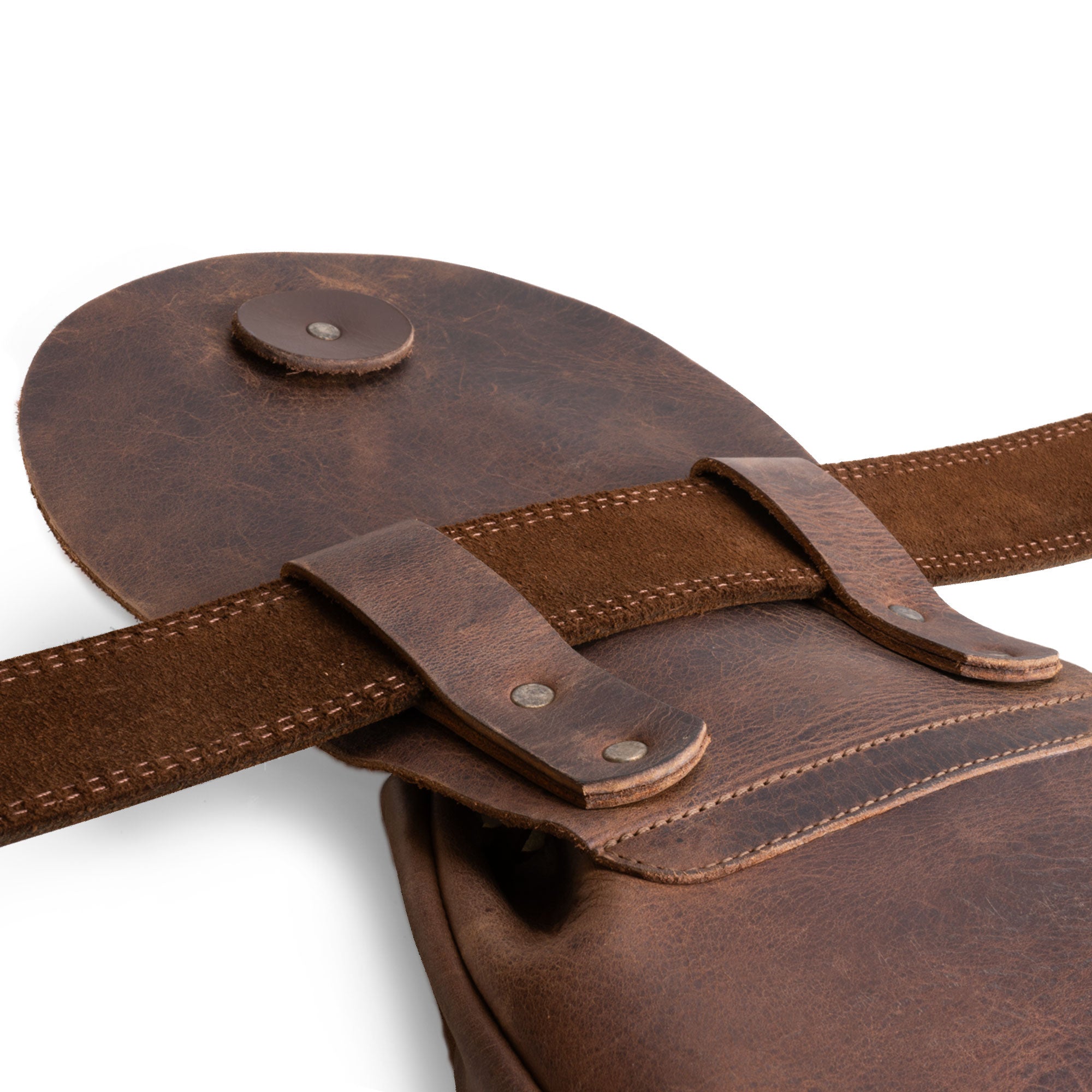 Close-up of the Valhalla Gear Bushcraft Bag's flap and fastening, emphasizing the sturdy craftsmanship and premium full grain leather. This handmade pouch is perfect for securely storing valuables while exploring.