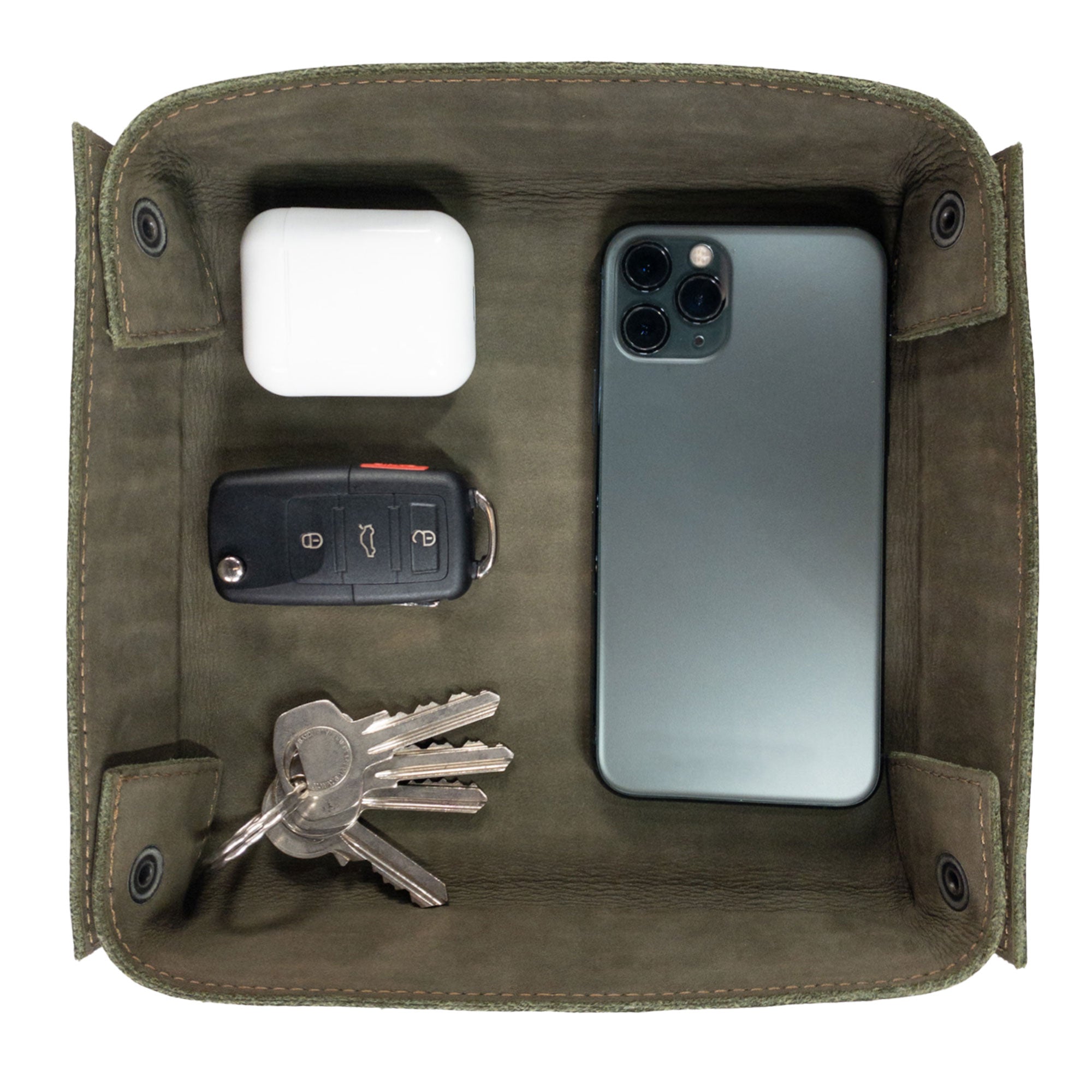 Hide & Drink Jumbo Tray, a robust catchall tray crafted from full grain leather for organizing essentials like keys and change. This artisan product showcases workmanship from La Antigua Guatemala.