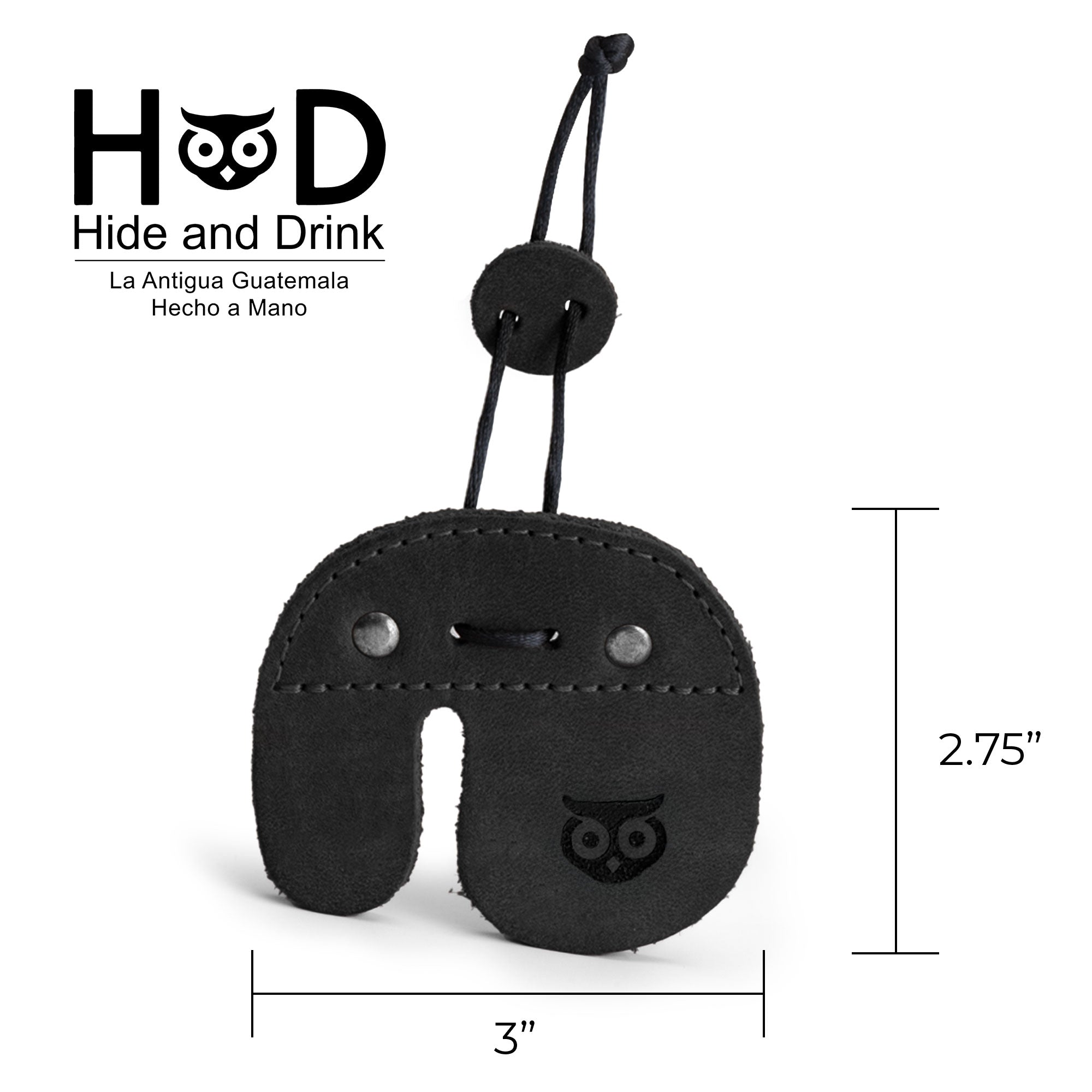 The Right Handed Archery Finger Protector by Hide & Drink, along with measuring dimensions, emphasizing its practical design. An essential Archery Finger Tab for protecting fingers during archery practice, crafted from Full Grain Leather. This protector highlights the artistry of Small Batch Production with Hand Cut and Hand Sewn techniques, with fire branding, proudly crafted in La Antigua Guatemala & Oaxaca Mexico.