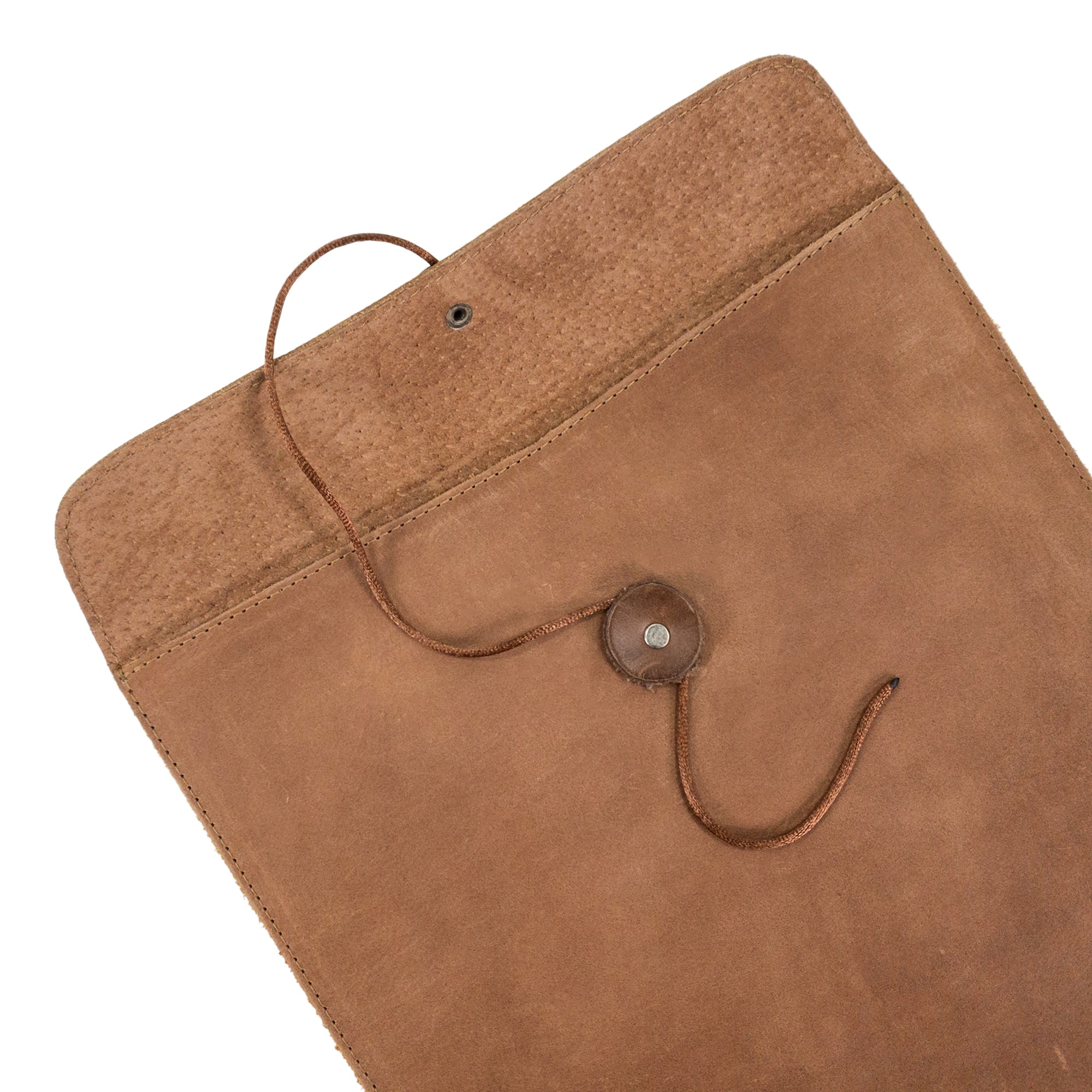 Quality design of the Mailing Envelope Folder by Hide & Drink, perfect for professional document storage. This Mailing Envelope Document Holder is crafted from Full Grain Leather, reflecting skilled artisan production from La Antigua Guatemala.