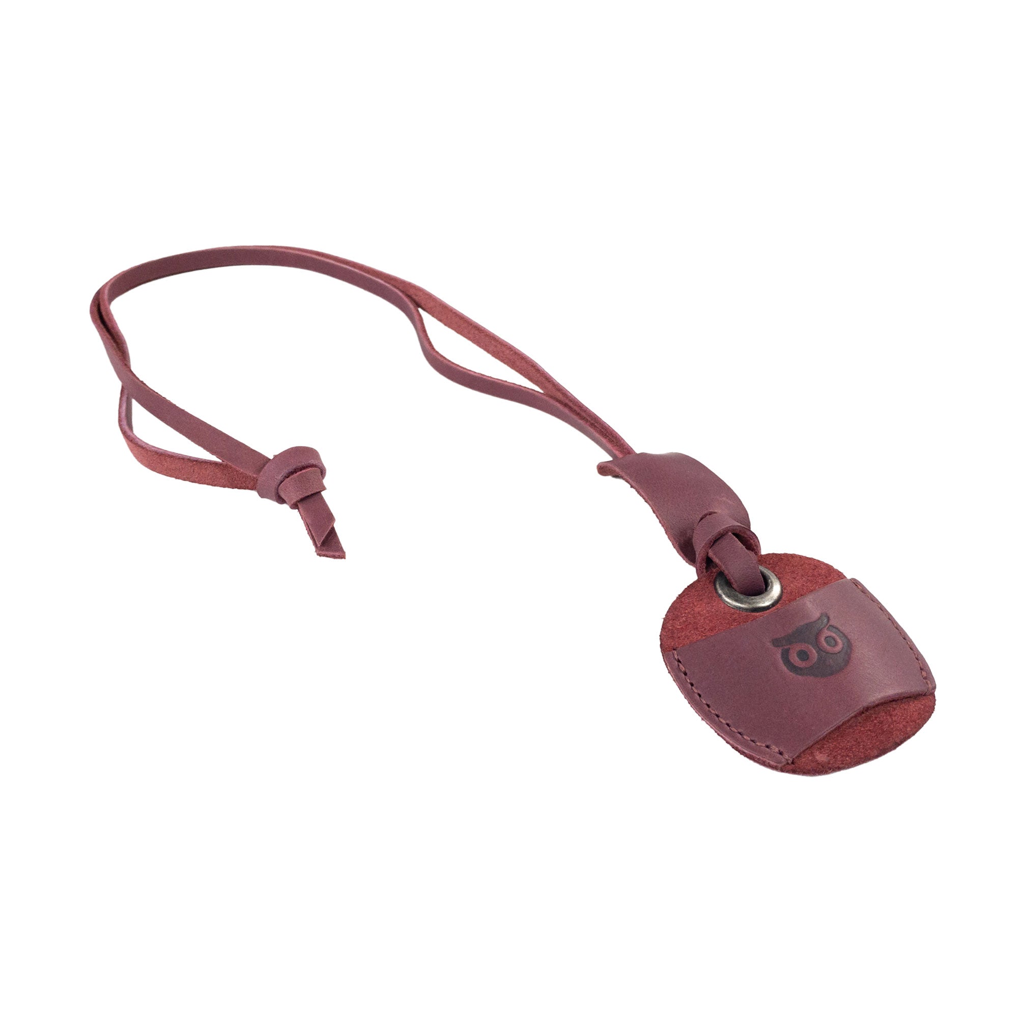 Hide & Drink Eyeglasses Holder showcasing an elegant leather design, perfect for everyday use. This Eyeglasses Holder is ideal for both men and women, made from durable full grain leather. Artisan crafted in La Antigua Guatemala & Oaxaca Mexico.