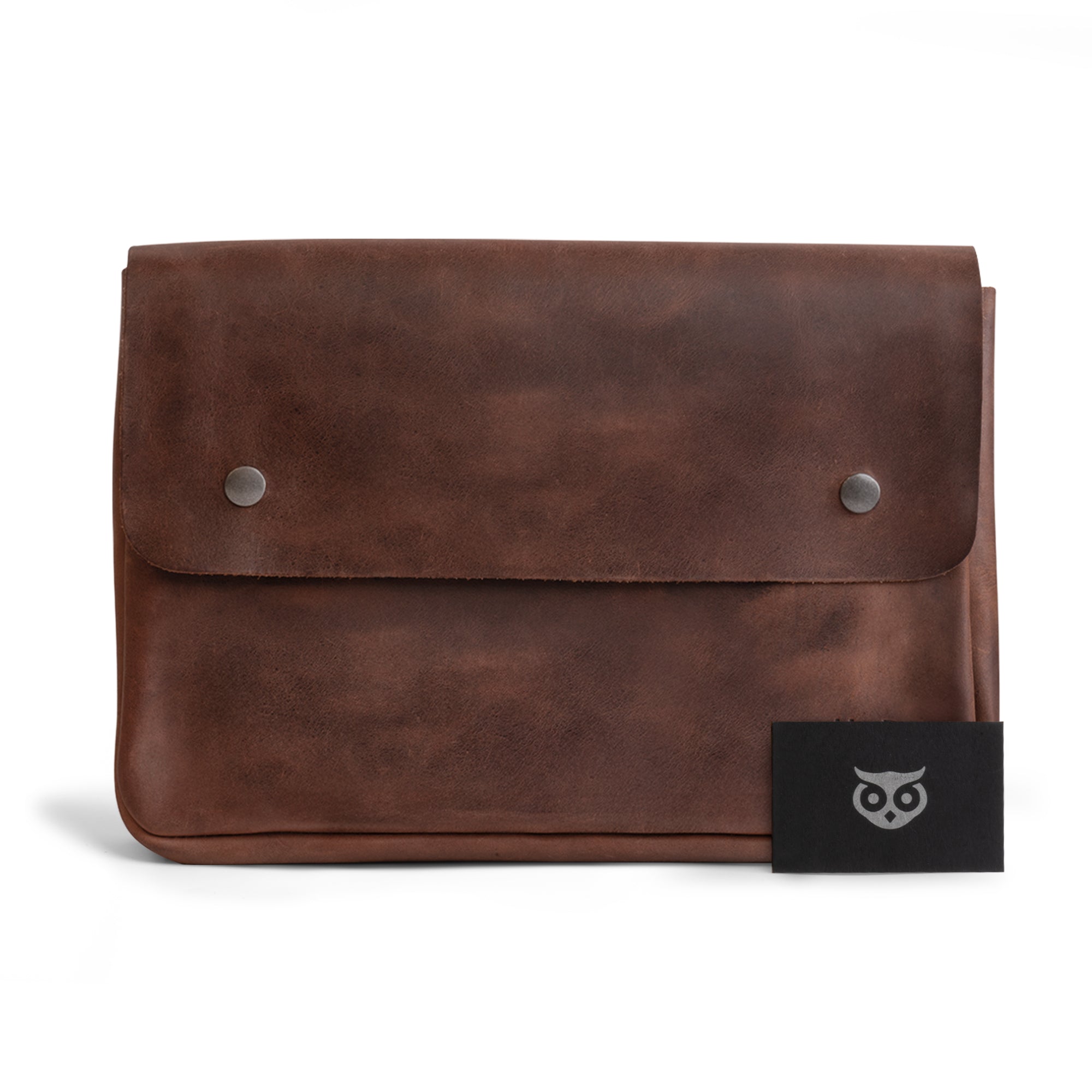Front exterior of Hide & Drink's Vintage Folder Holder, demonstrating its minimalist design made from Handmade Leather. This Document Holder serves as a beautiful vintage envelope, constructed from Full Grain Leather. A must-have office accessory, made with care in Small Batch Production in La Antigua Guatemala & Oaxaca Mexico.