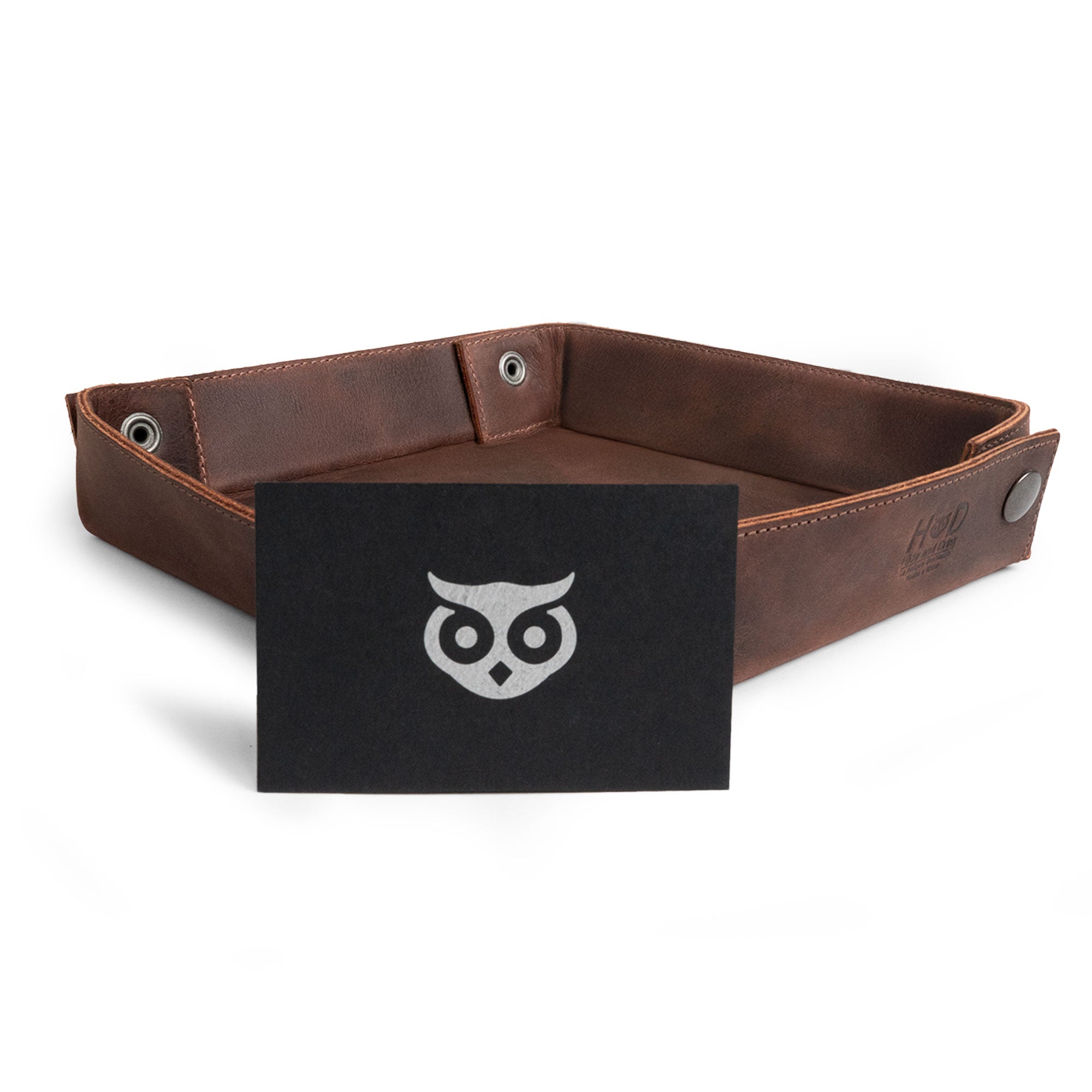 Hide & Drink Jumbo Tray, featuring a stylish catchall tray made from full grain leather for organizing your essentials. Handmade in La Antigua Guatemala, this durable product embodies vintage style and artisan techniques.