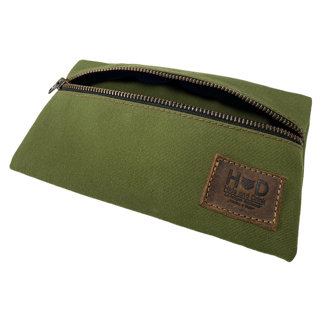 Hide & Drink Utility Cord Pouch showcasing its ergonomic design and full grain leather material. Ideal as an all-purpose utility & charger case for MacBook, iPad & Laptop, it doubles effectively as a travel cable organizer, artisan-crafted in La Antigua Guatemala & Oaxaca Mexico.
