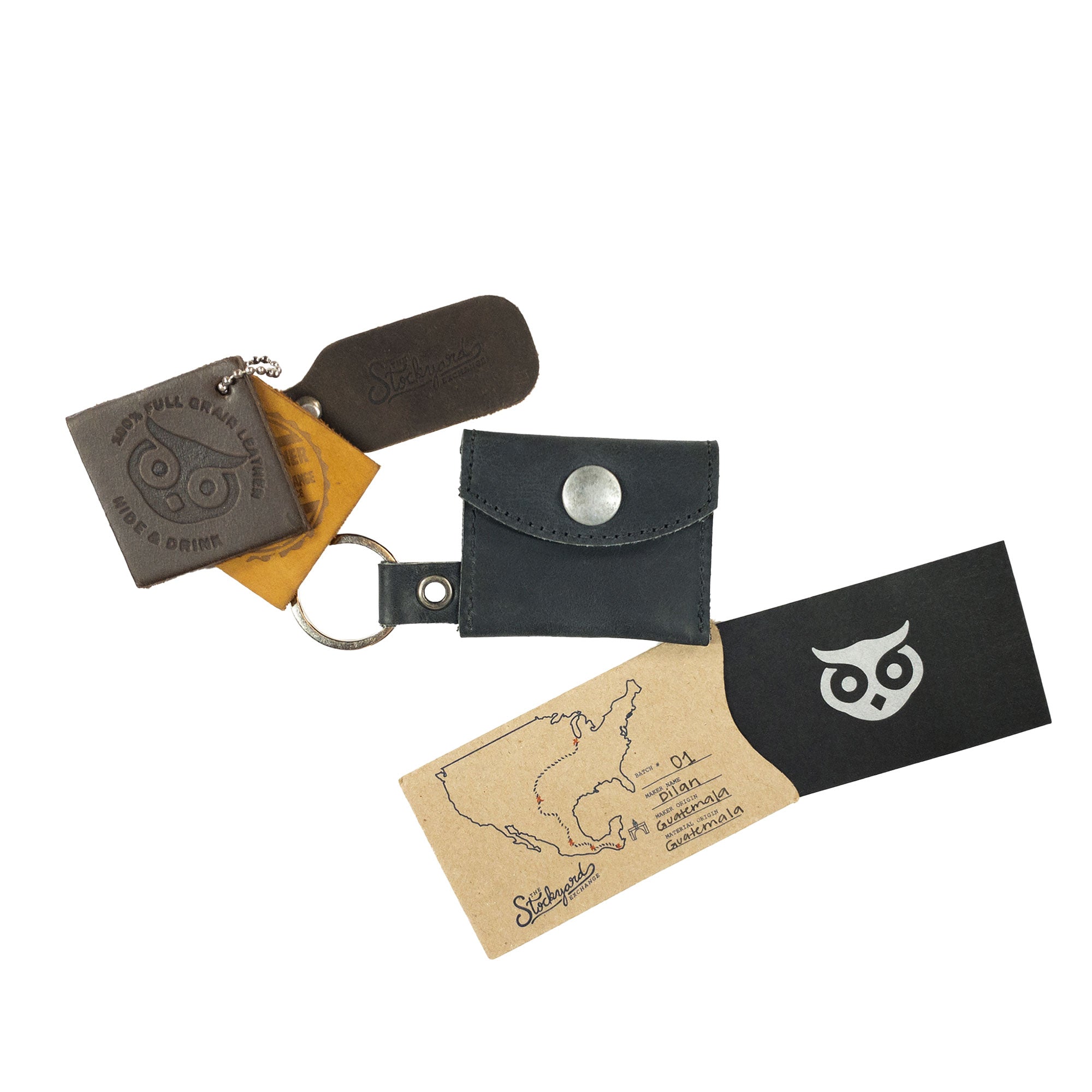 Composition of the Tiny Coin Holder Keychain by Hide & Drink, highlighting its artisan touch and quality. This Tiny Coin Holder, crafted in Full Grain Leather, is a fine example of small batch production and skilled craftsmanship.