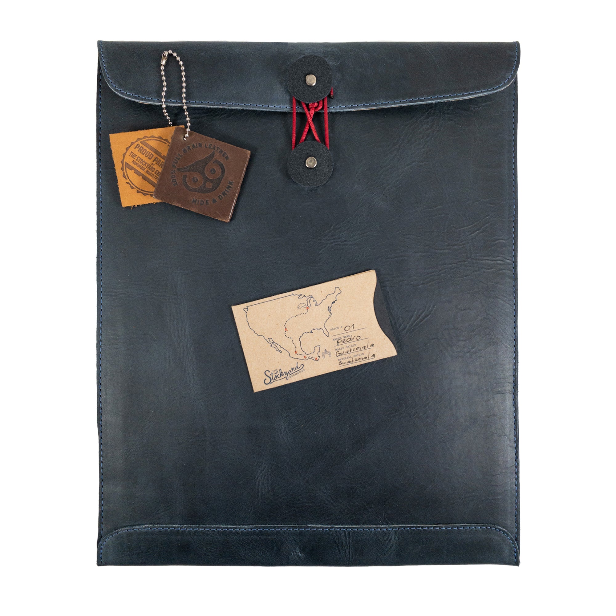 Beautiful design of the Mailing Envelope Folder by Hide & Drink, designed for practical use. This Mailing Envelope Document Holder showcases Full Grain Leather quality, representing artisanal craftsmanship from La Antigua Guatemala.