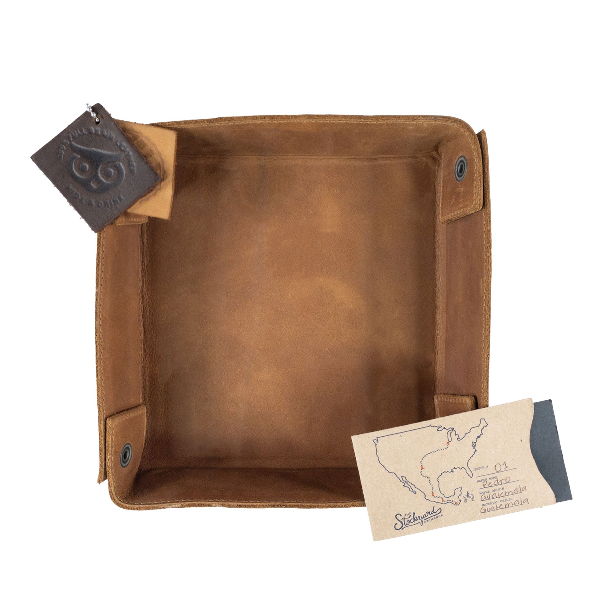 Hide & Drink Jumbo Tray, a versatile catchall made from sustainable full grain leather, perfect for organizing jewelry and coins. This durable product reflects artisan craftsmanship from La Antigua Guatemala.