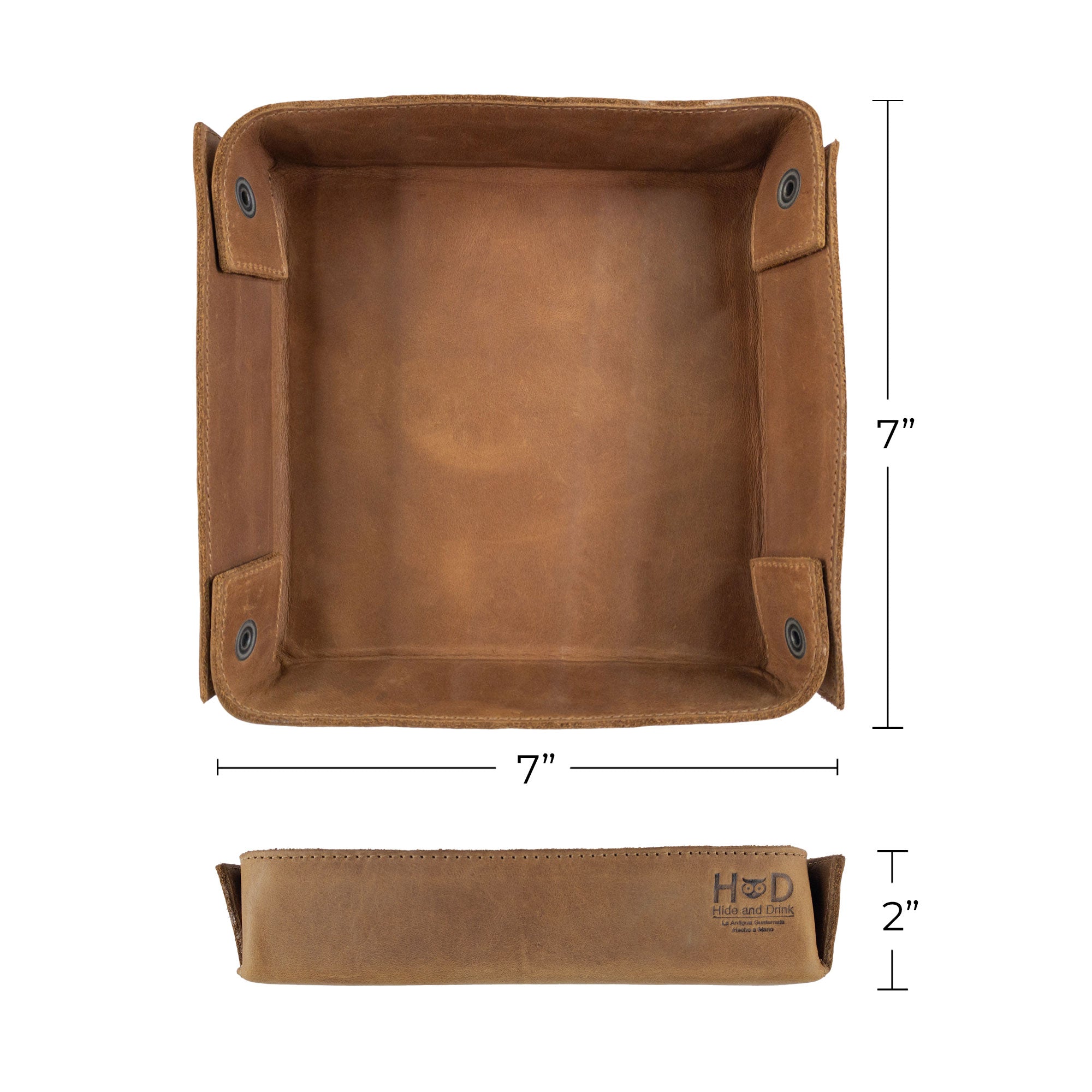 Hide & Drink Jumbo Tray, a stylish catchall tray made from durable full grain leather for organizing items like keys and jewelry. This artisan piece is handmade in La Antigua Guatemala with attention to craftsmanship.