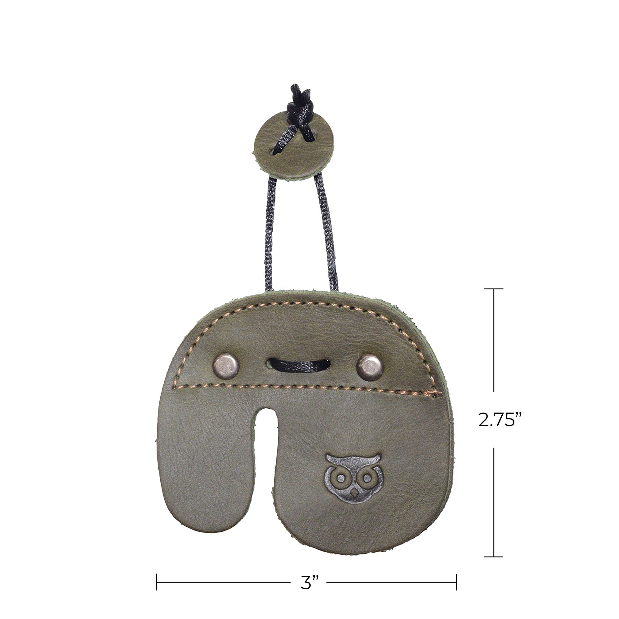 Right Handed Archery Finger Protector from Hide & Drink, crafted from full grain leather, showcases a practical design. This Archery Finger Tab acts as a Protect Guard for Recurve Bows, essential for any shooting practice gear. With artisan production in La Antigua Guatemala, this finger protector is a product of small batch craftsmanship, featuring hand cut and hand sewn details along with a fire branded design.
