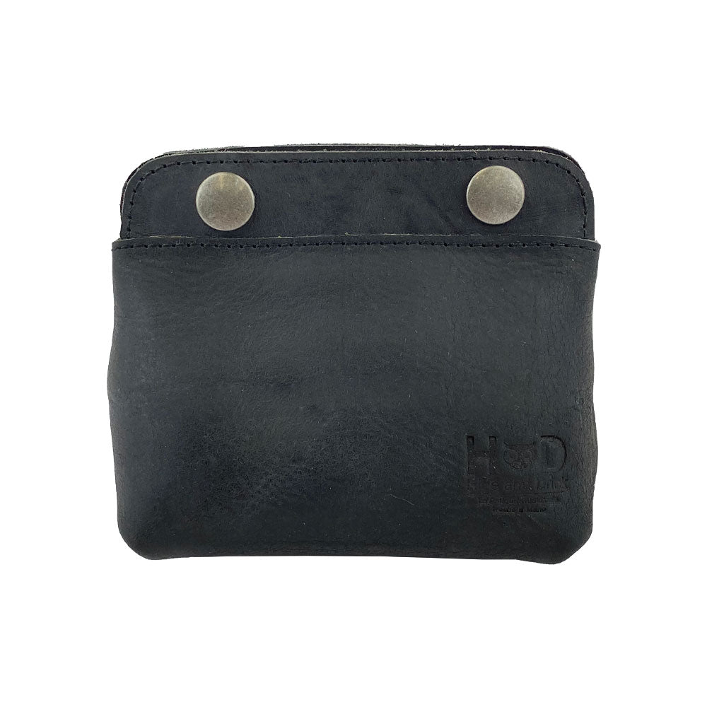 Hide & Drink Double Snap Pouch in a rich tan hue, perfectly designed as a coin purse and cash holder. This product showcases premium artisanship from La Antigua Guatemala.