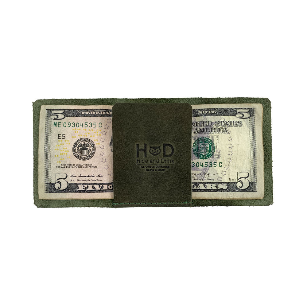 An attractive view of the Hide & Drink Minimalist Wallet Bills Only which exemplifies its practicality. This Ultra Minimalist Wallet, made of Full Grain Leather, acts as a reliable cash organizer, showcasing the artisan craftsmanship from La Antigua Guatemala.