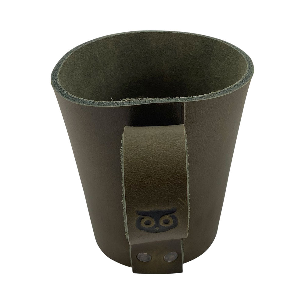 Classic design of the Pint Sleeve with Handle by Hide & Drink, crafted for practicality and style. Made from premium Full Grain Leather, this artisan creation is Fire Branded, enhancing your drinking experience.