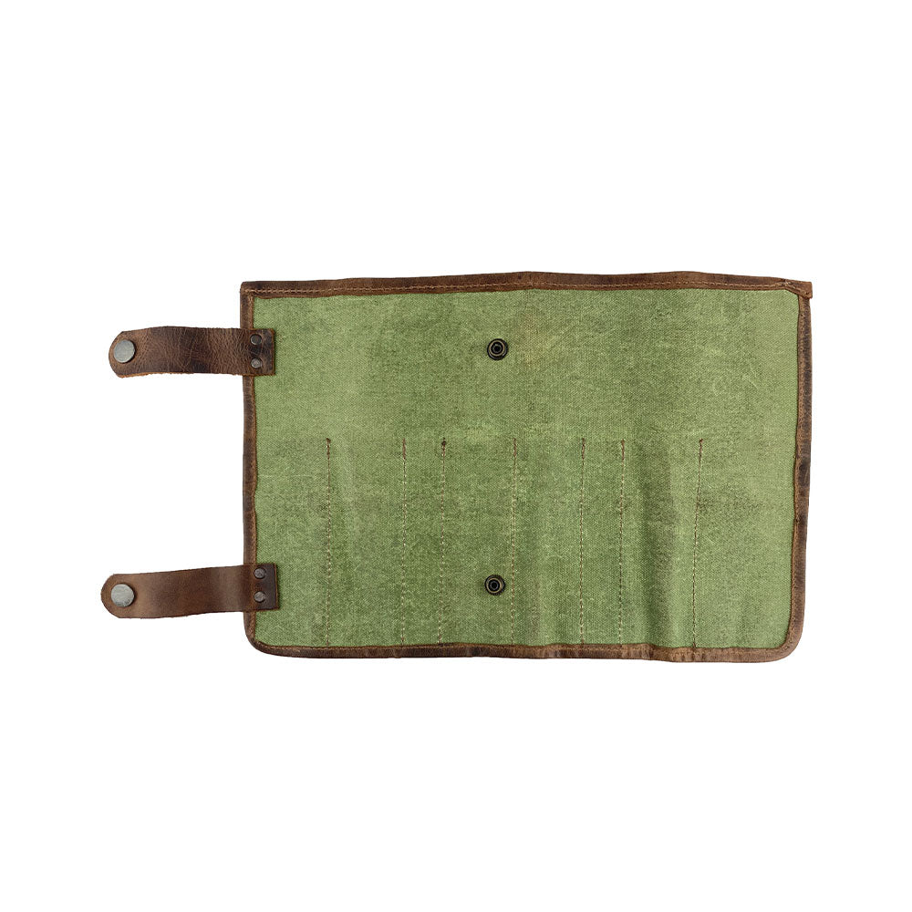 Hide & Drink's Barber Tool Roll features a Snap Tool Roll Up Bag with 14 Slots, designed for efficient storage of scissors & screwdrivers. Made from Full Grain Leather, this portable carry case is a testament to StockyardX’s dedication to small batch production and artisan work, hand cut, hand sewn, and fire branded in La Antigua Guatemala & Oaxaca Mexico.