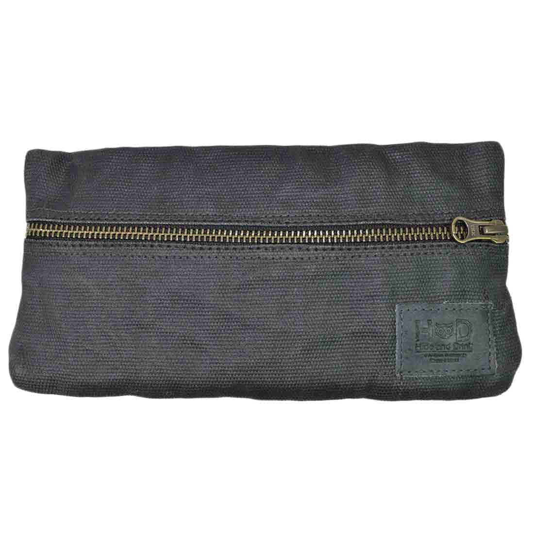 A sleek design of the black Hide & Drink Vape Pen Case (Accessories not included) highlighting its durable zipper and craftsmanship. A great Pen Accessories Kit Pouch Holder for secure fit. G Pen Soft Travel Bag Handmade from Waxed Canvas, Full Grain Leather, StockyardX, Small Batch Production, Hand Cut, Hand Sewn, Fire Branded, Artisan, Handmade in La Antigua Guatemala & Oaxaca Mexico.