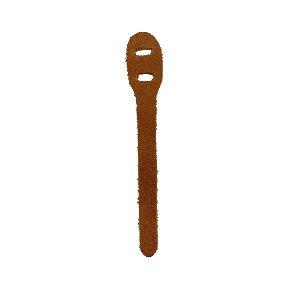 Finely crafted Rustic Zipper Pull Replacement by Hide & Drink, made from premium full grain leather. A member of the 6 pack set, ideal for enhancing backpacks, jackets, wallets, luggage, and bags. Every piece is artisan crafted, fire branded, and hand sewn in La Antigua Guatemala & Oaxaca Mexico.