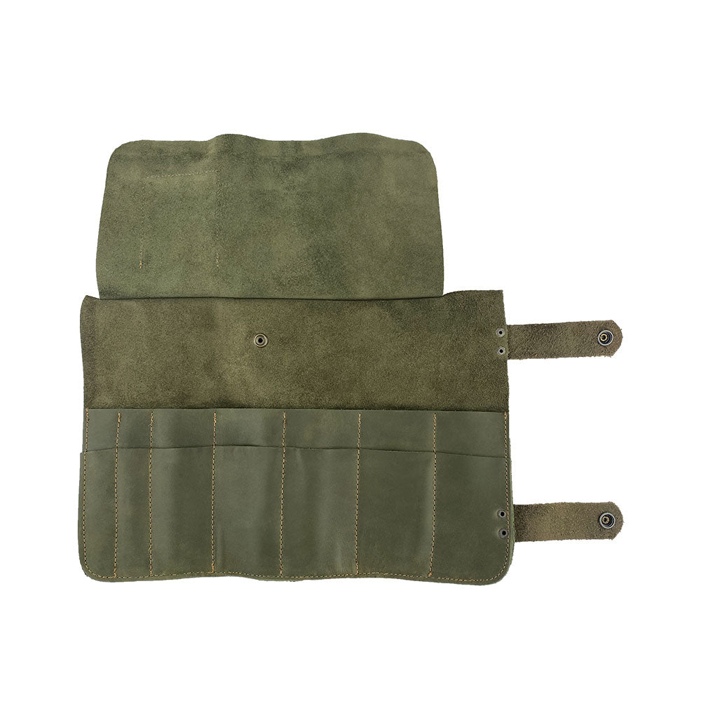 Hide & Drink's Barber Tool Roll features a Snap Tool Roll Up Bag with 14 Slots, ideal for storing and organizing scissors & screwdrivers. Made from Full Grain Leather, this portable carry case emphasizes StockyardX's artisan craftsmanship and commitment to small batch production, hand cut, hand sewn, and fire branded in La Antigua Guatemala & Oaxaca Mexico.