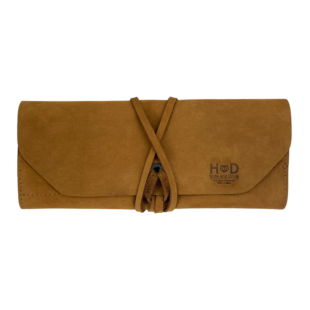 Hide & Drink Tool Roll features a chic small tool roll-up bag with 10 slots, made from premium full grain leather. This portable carry-on pouch is essential for woodworking tools organization, perfect for any workshop storage need. Handcrafted in La Antigua Guatemala & Oaxaca Mexico, emphasizing artistry and craftsmanship.