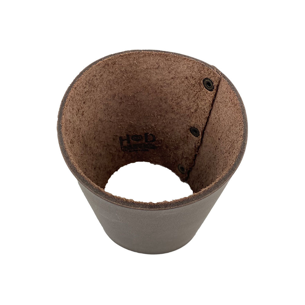 Top view of the Hide & Drink Pint Sleeve, emphasizing the full grain leather material. Enjoy the natural insulation for temperature control with this artisan product, hand cut and sewn, making it a thoughtful gift for any bar enthusiast. Handmade in La Antigua Guatemala & Oaxaca Mexico.