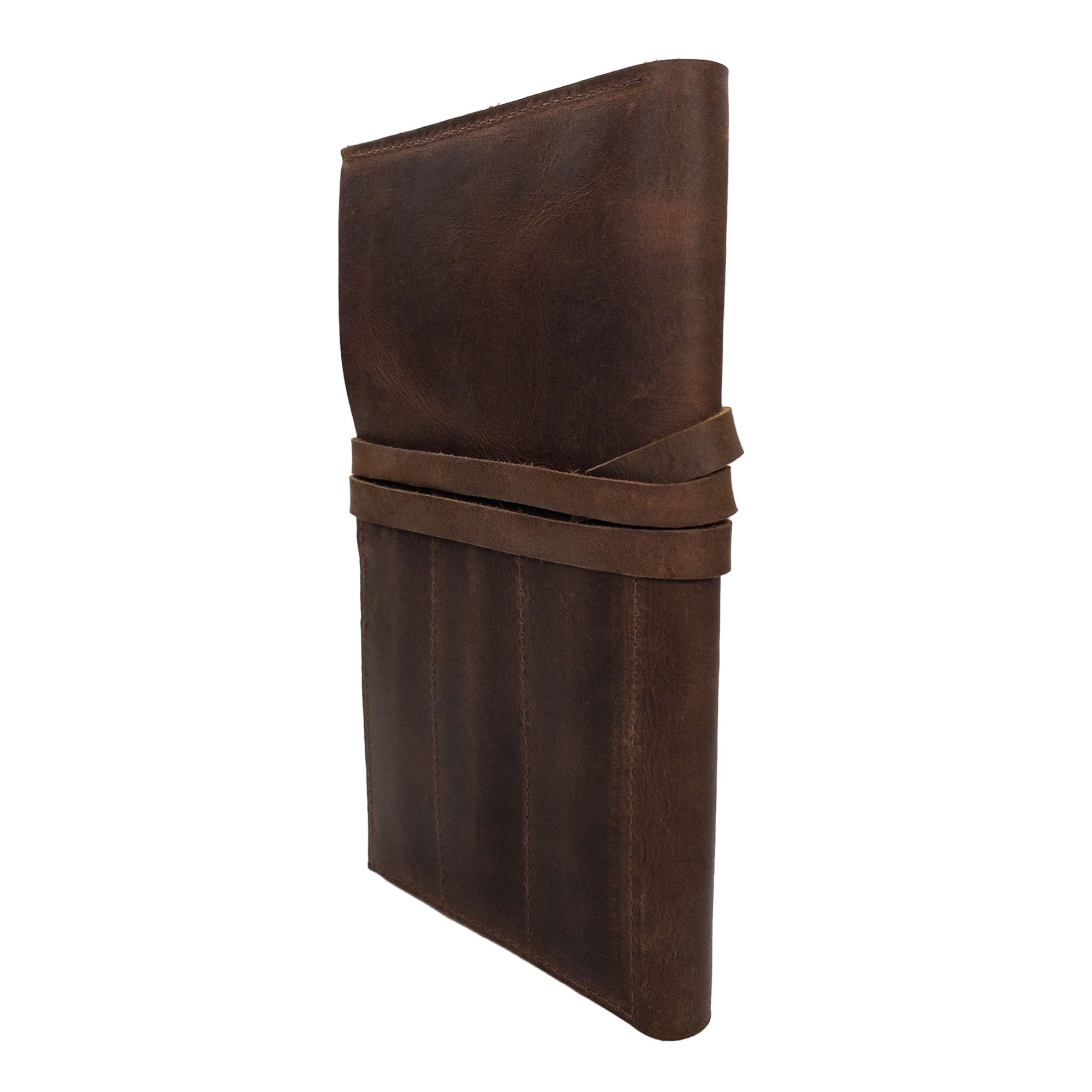 Squared Pencil Case featuring a stylish side view, made by Leather Worx. This unique pencil case showcases its Full Grain Leather material, expertly crafted through small batch production. Enjoy the artisan quality with its hand cut, hand sewn design, fire branded details, and a heritage rooted in La Antigua Guatemala & Oaxaca Mexico.