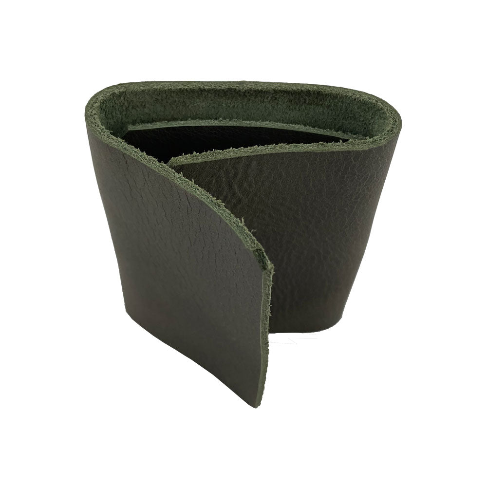 Showcasing the Hide & Drink Minimalist Wallet Bills Only, emphasizing its robust design and functionality. This Ultra Minimalist Wallet made from sturdy Full Grain Leather also serves as an excellent cash organizer with handcrafted details.