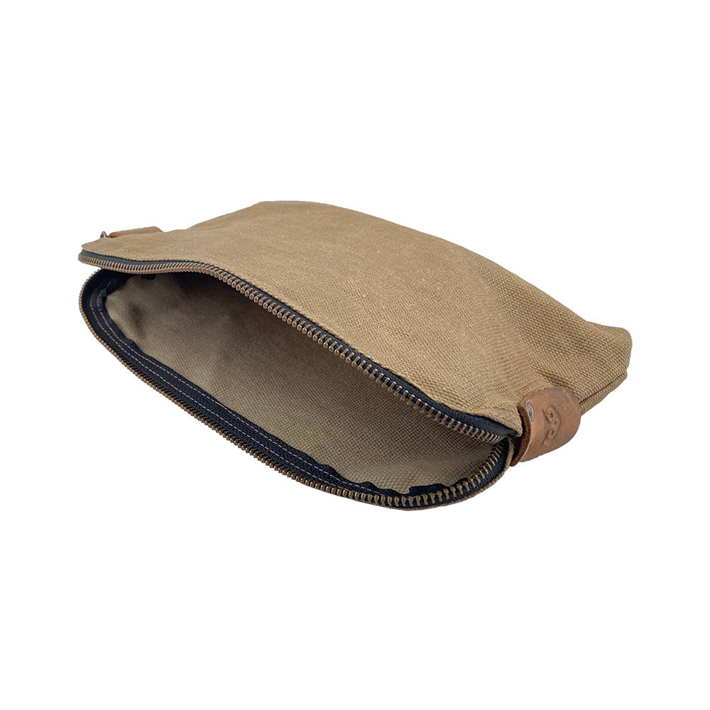 Dopp Kit Utility Bag by Hide & Drink presenting a sleek, stylish design perfect for storage. This artisan-crafted Dopp Kit Utility Bag is made from full grain leather, showcasing artisan techniques like hand cut and hand sewn qualities in small batch production, handmade in La Antigua Guatemala & Oaxaca Mexico.