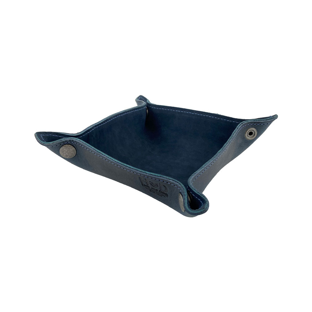 Hide & Drink Valet Tray designed with elegance and practicality in mind, crafted from authentic full grain leather. Ideal for home use, handmade in La Antigua Guatemala & Oaxaca Mexico, Catchall Change Key Wallet Coin Box Tray Storage Valet, Full Grain Leather, StockyardX, Small Batch Production, Hand Cut, Hand Sewn, Fire Branded, Artisan.