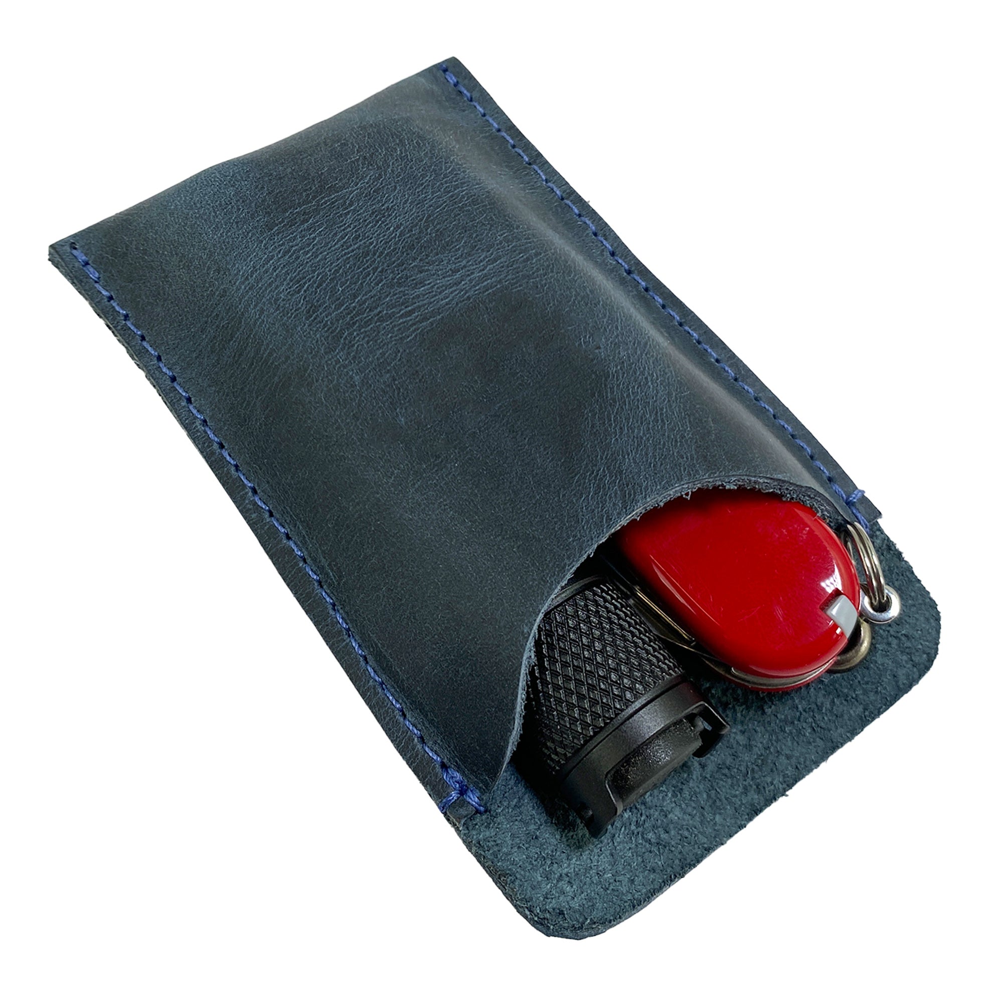 Hide & Drink's Multitool Pocket Sleeve EDC, presented with essential tools inside, emphasizing functionality and elegance. This full grain leather EDC Pocket Slip is a unique blend of style and craftsmanship, handmade in La Antigua Guatemala.
