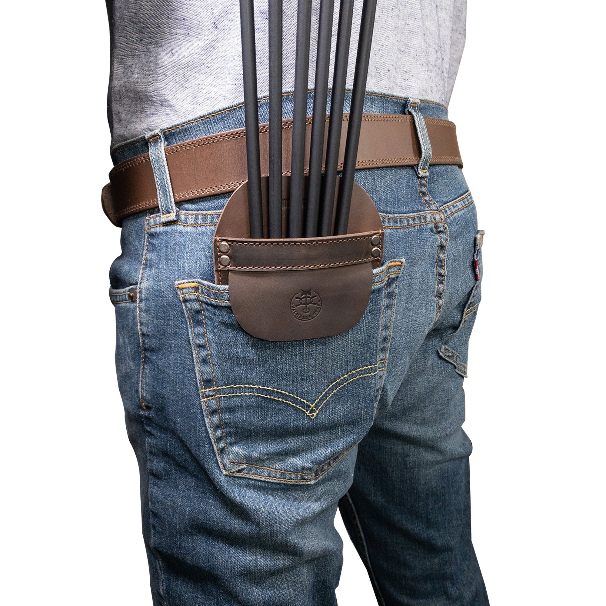 The Back Pocket Quiver by Valhalla Gear, worn by a person, showcasing how it comfortably holds arrows in a sleek style. This durable Archer Accessory is made from premium Full Grain Leather, reflecting artisan craftsmanship, including Hand Cut and Hand Sewn techniques, proudly made in La Antigua Guatemala.