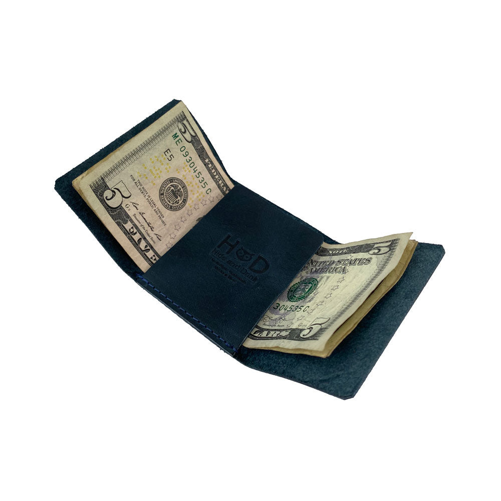 A broader view of the Hide & Drink Minimalist Wallet Bills Only highlighting its unique design in Full Grain Leather. This Ultra Minimalist Wallet emphasizes practicality as a cash organizer while showcasing the artistic craftsmanship of La Antigua Guatemala.