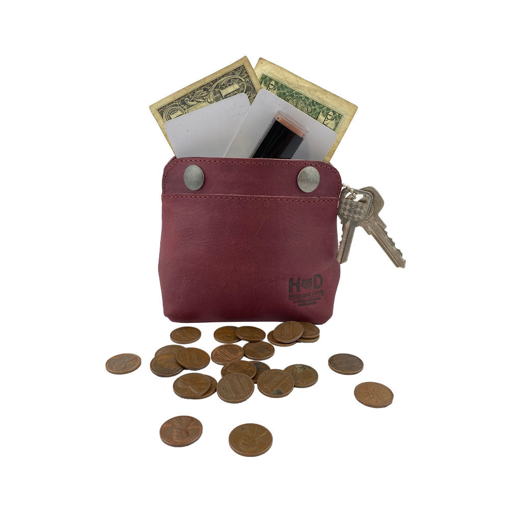 Hide & Drink Double Snap Pouch filled with money and coins, showcasing its multi-functional use as a cash holder and coin purse. Artisan crafted from full grain leather in La Antigua Guatemala.