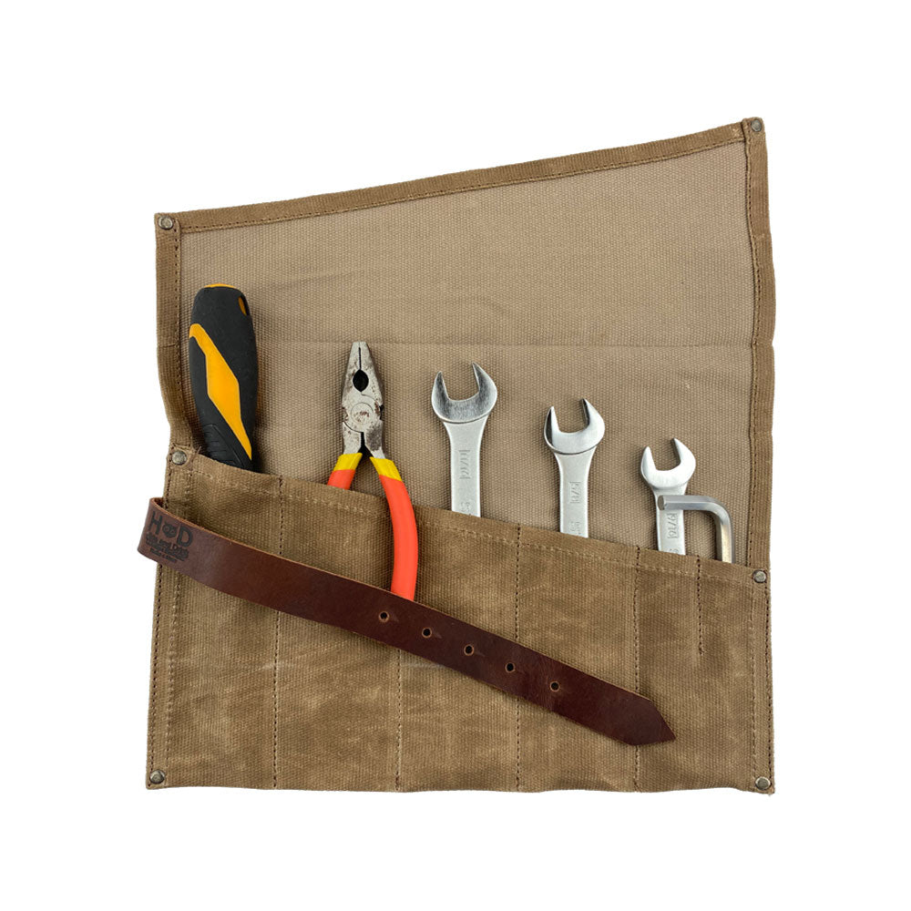 An arranged Large Tool Roll from Hide & Drink, demonstrating its multiple functions. This Portable Carry-On Pouch contains 6 slots for effective woodworking tools management. Enhanced by waxed canvas and full grain leather variations, this artisan product showcases hand-cut and hand-sewn craftsmanship, proudly made in La Antigua Guatemala & Oaxaca Mexico.