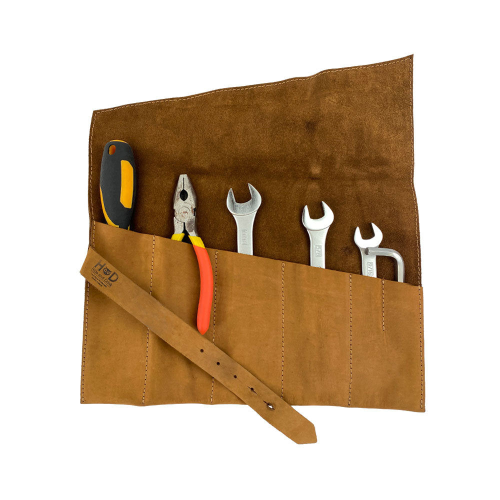 A practical Large Tool Roll from Hide & Drink, perfect for craftsmen on the go. This Portable Carry-On Pouch includes 6 slots for streamlined woodworking tools organization. Crafted with care from waxed canvas and full grain leather variations, showcasing handcrafted excellence in La Antigua Guatemala & Oaxaca Mexico.